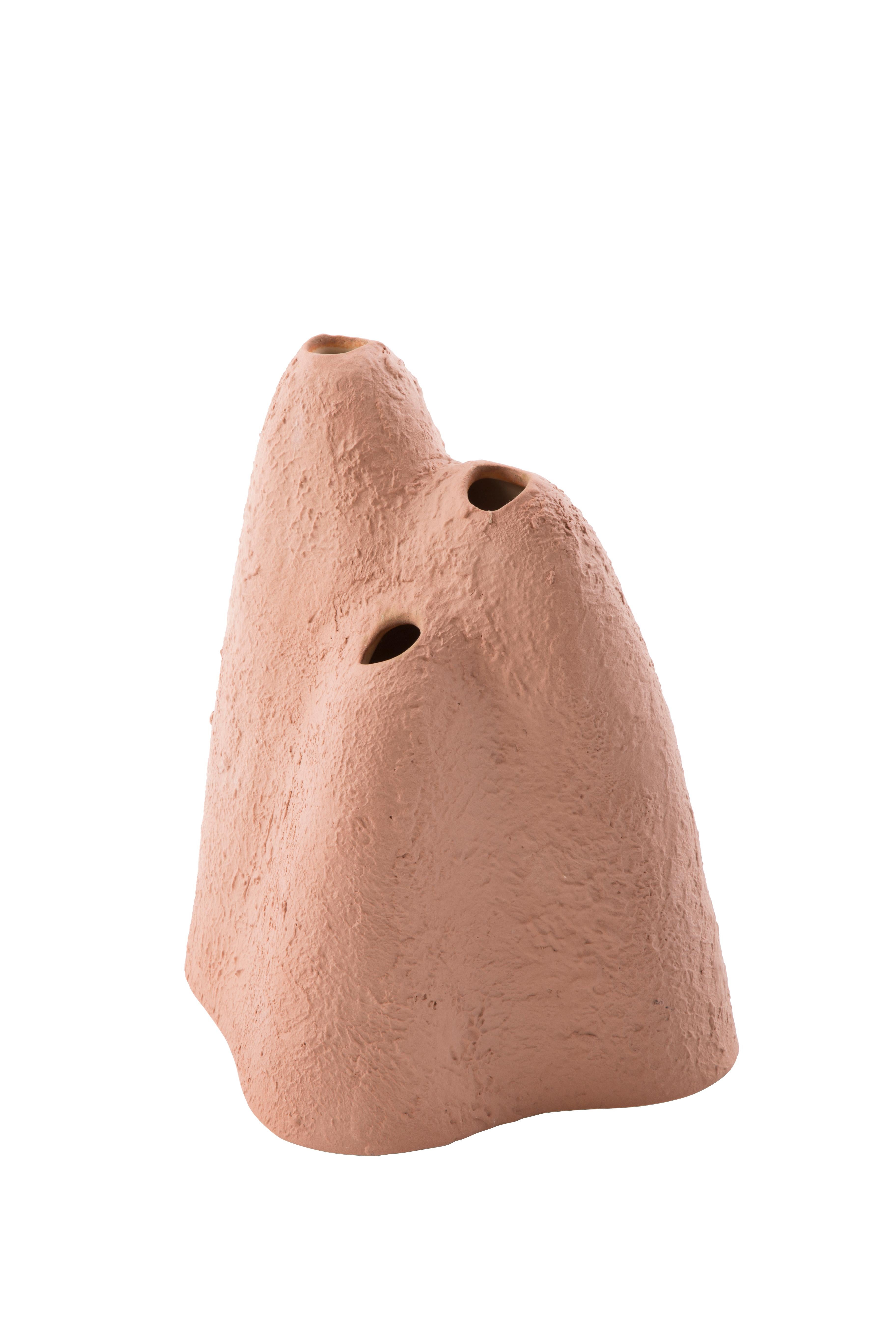 Mountain Big Terracotta Vase by Pulpo
Dimensions: D25 x W20 x H31 cm
Materials: ceramic

Also available in different colours. Please contact us.

Making a dramatic entrance overtop your tablescape below comes the mountain vase. Its solid ceramic