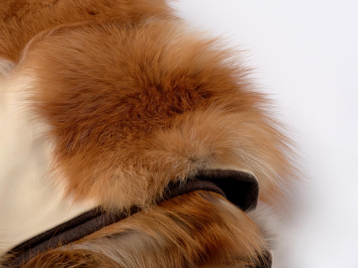 Mountain Chalet Fuchs Wildleder Bett Basis Pelz werfen Luxus Decke kariert von Muchi Decor (Parkettarbeit) im Angebot