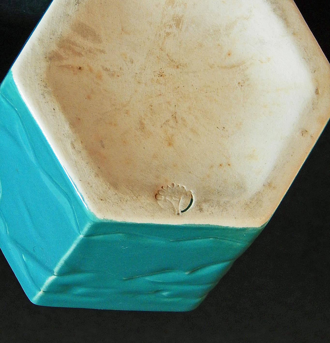 Récipient à couvercle Art Déco avec glaçure turquoise sarcelle et chèvre de fontaine Excellent état - En vente à Philadelphia, PA