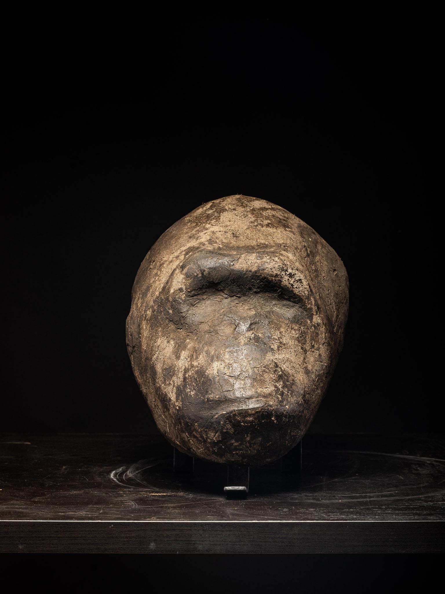 Designed and sculpted in France by a regional artist, each Gorilla head is meticulously crafted from clay. This process brings forth a piece that embodies both dynamic movement and an organic essence, capturing the humanity in the features of these