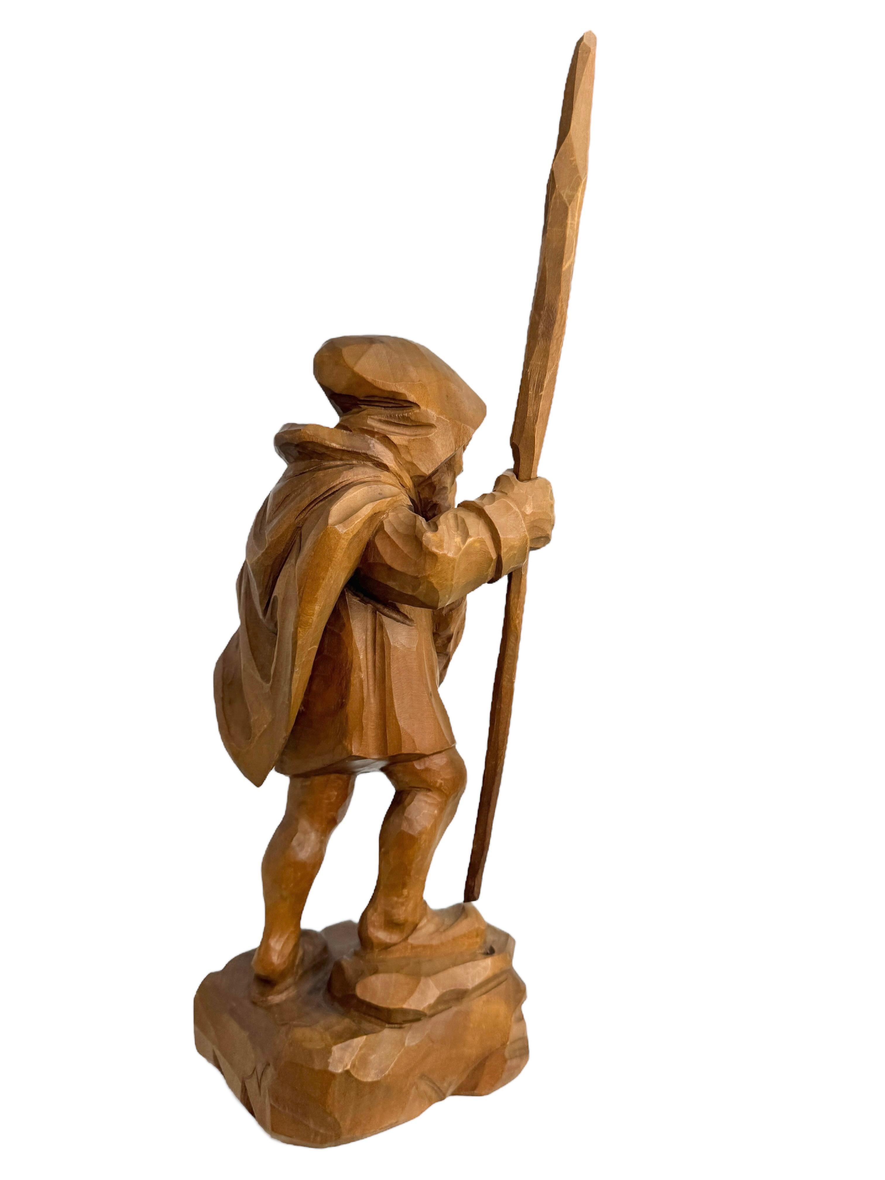 Statue des Bergmannes „The Mountain Ghost“ aus Holz, geschnitzt, Vintage, Deutsch, 1930er Jahre (Handgeschnitzt) im Angebot