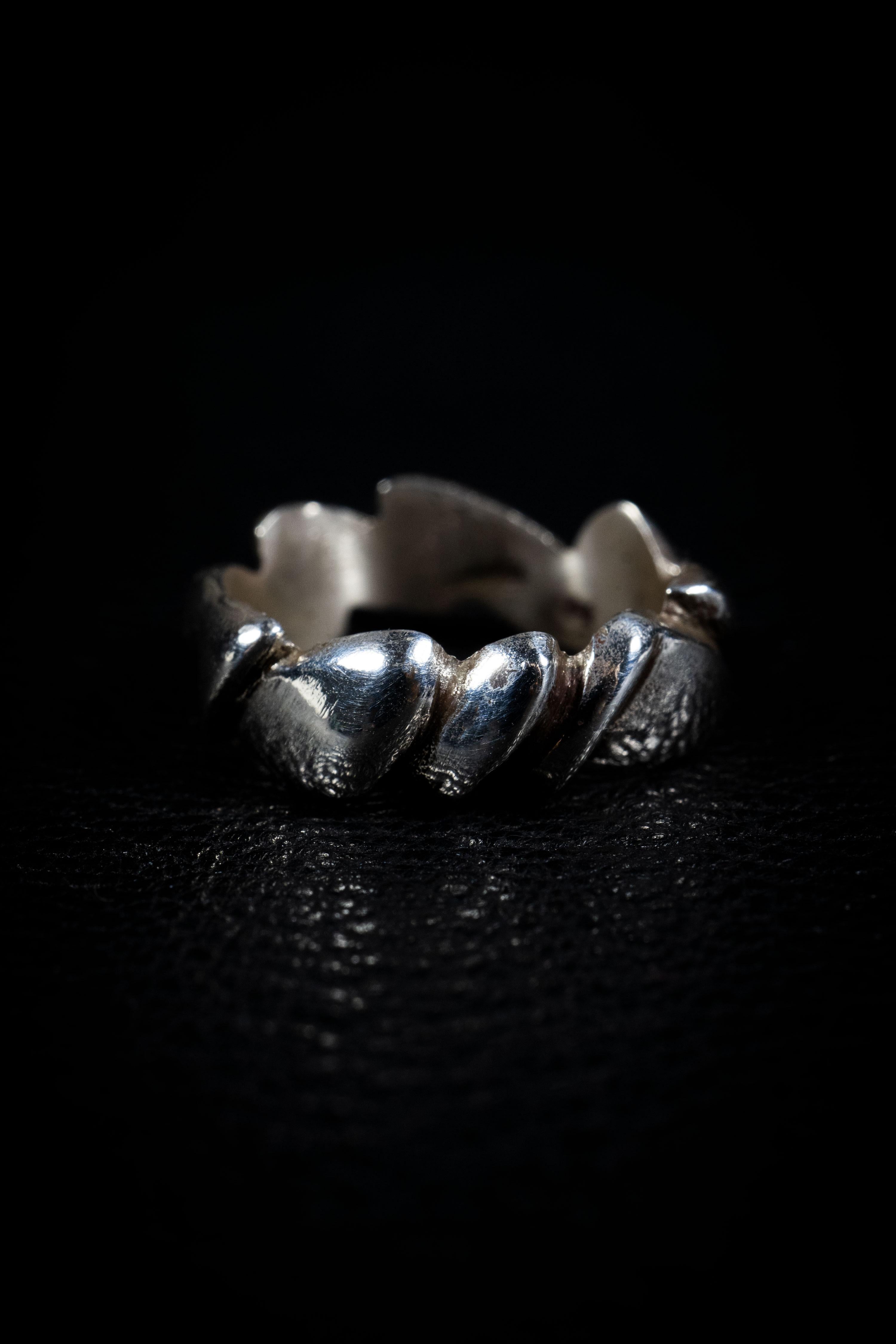 Mountain Range (18K White Gold Ring) by Ken Fury In New Condition For Sale In Queens, NY