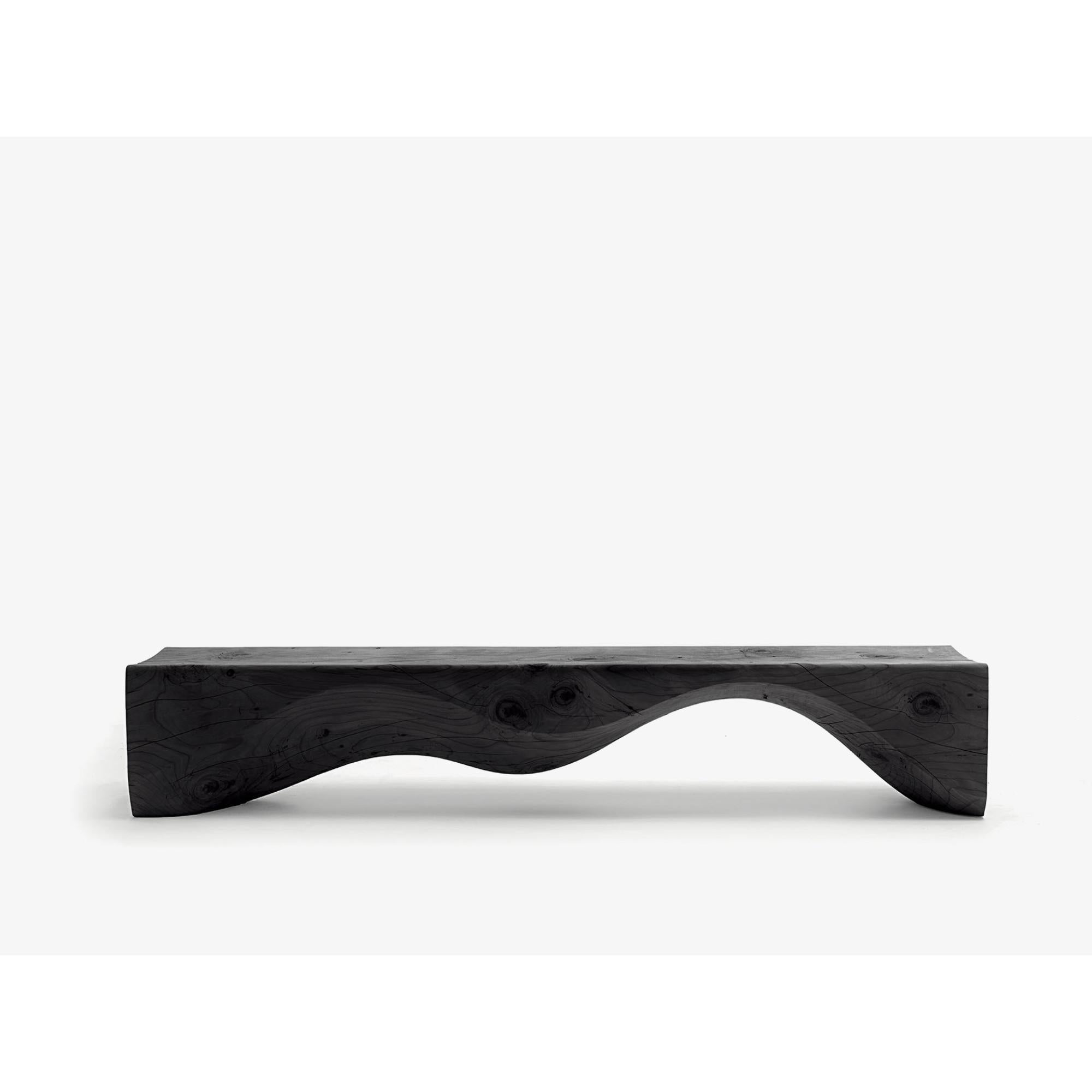 Banco de montaña para exterior tallado en un solo bloque de madera de cedro perfumada Hecho a mano en venta