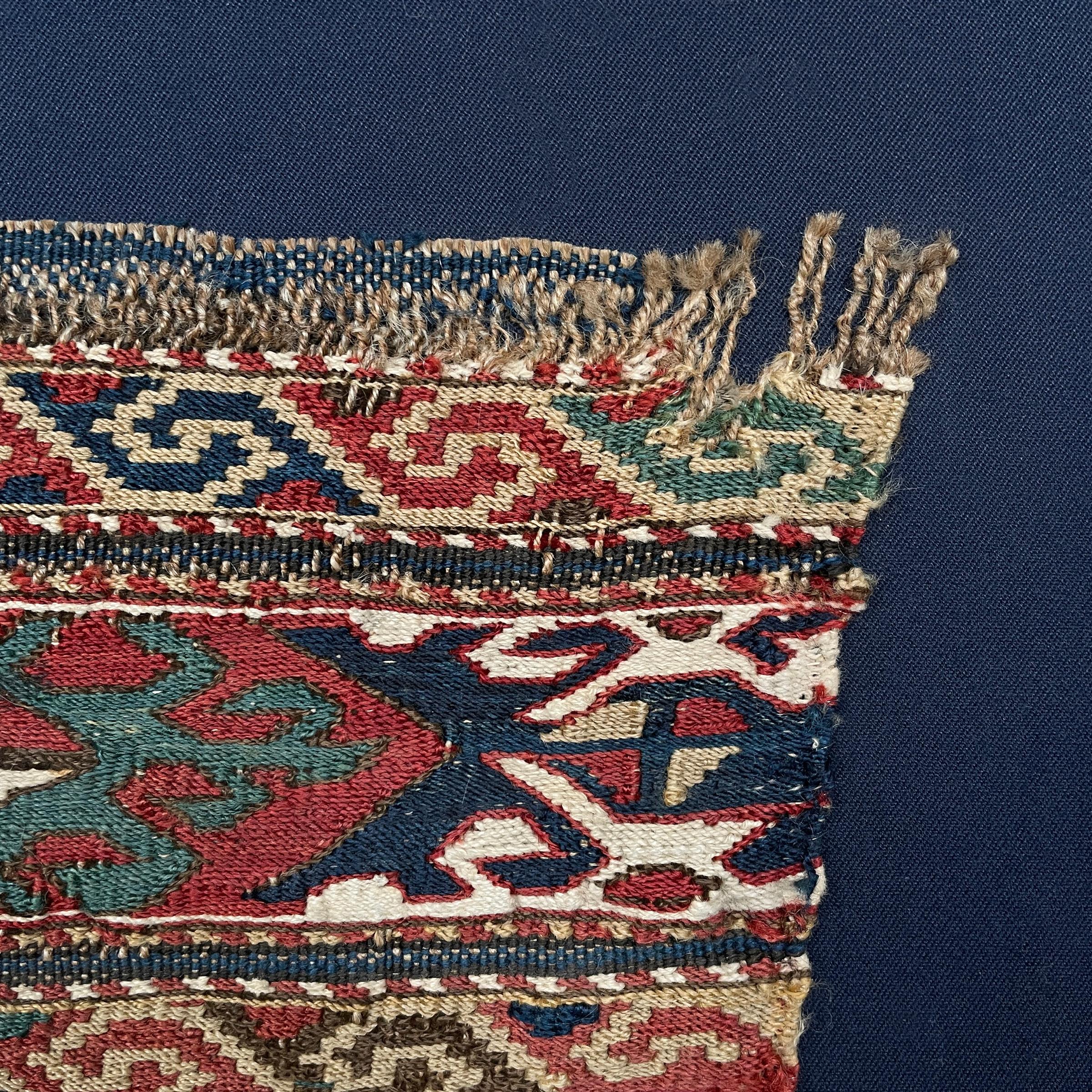 Tapis Soumak monté du 19ème siècle fragment de tapis 2
