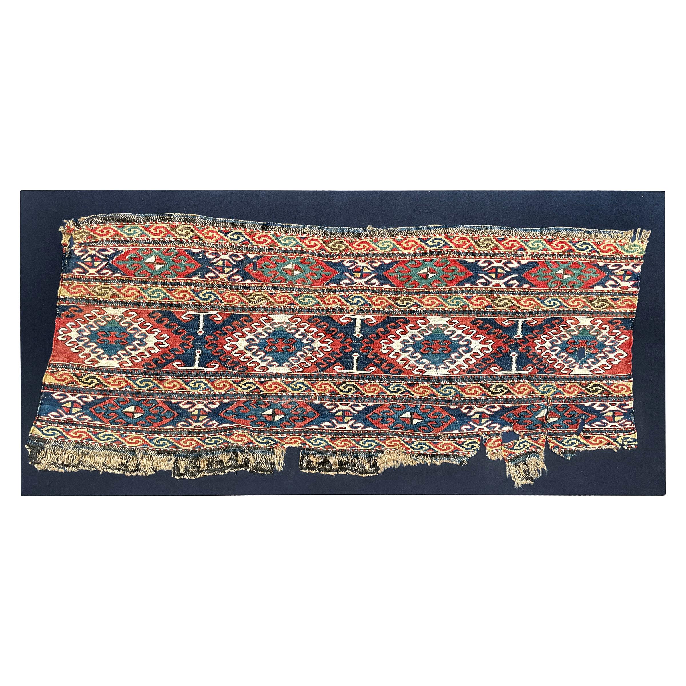 Tapis Soumak monté du 19ème siècle fragment de tapis