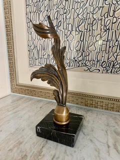 Montiertes architektonisches Element mit Messingfedern Papiergewicht Buchstütze