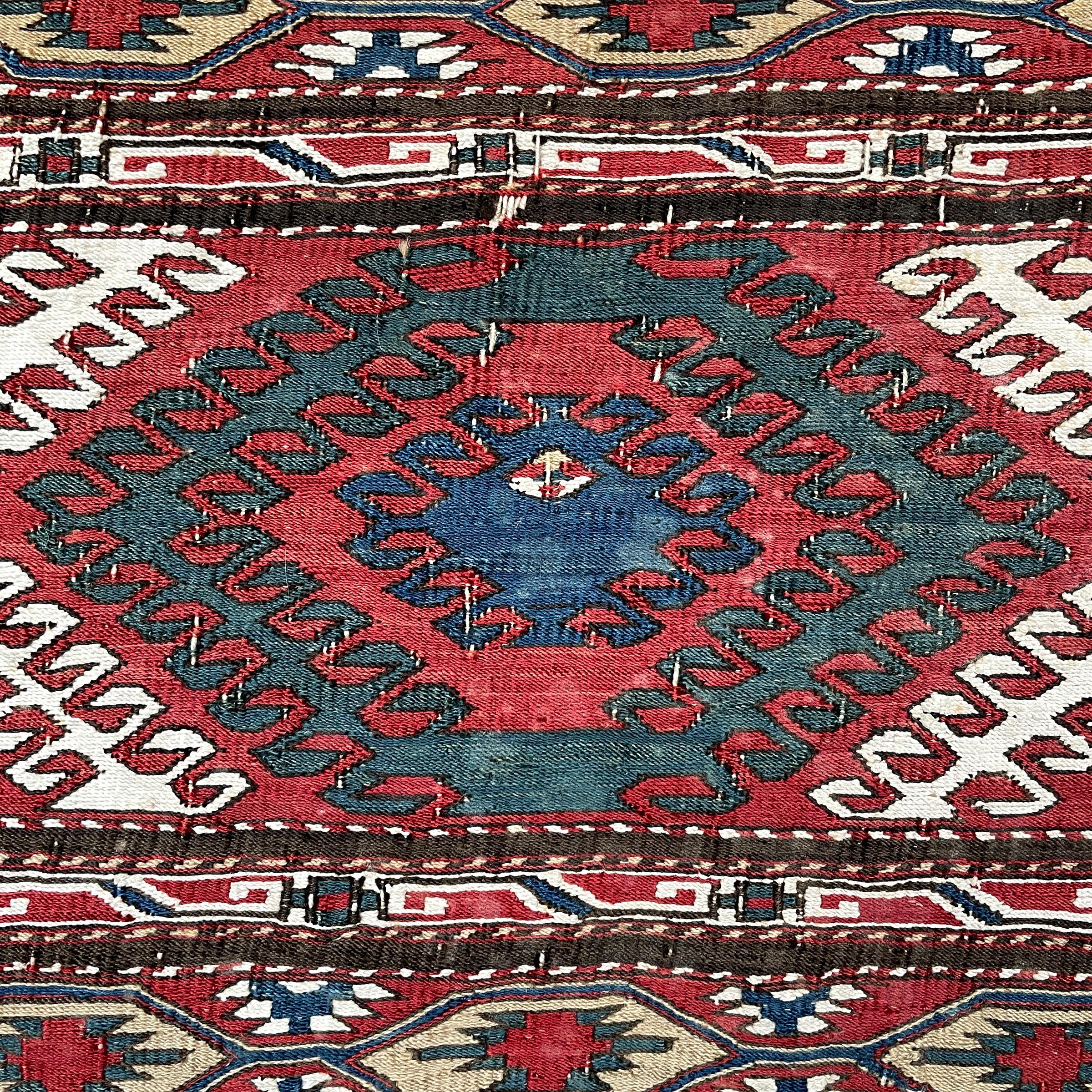 Azerbaïdjanais Tapis Soumak monté du début du XXe siècle fragment de tapis