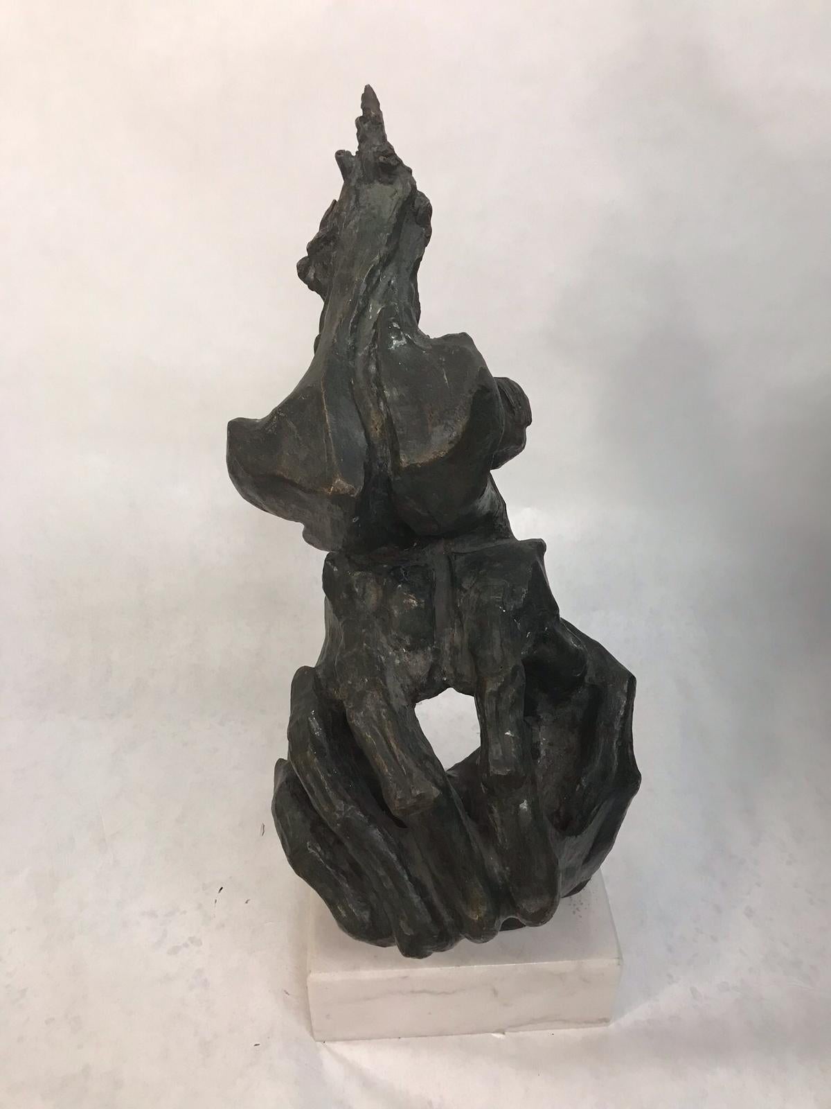 Si tratta di un'eccezionale scultura figurativa in bronzo che ricorda Henry Moore, realizzata dallo scultore Elias Lifshitz, che ha lavorato per tutta la vita.  