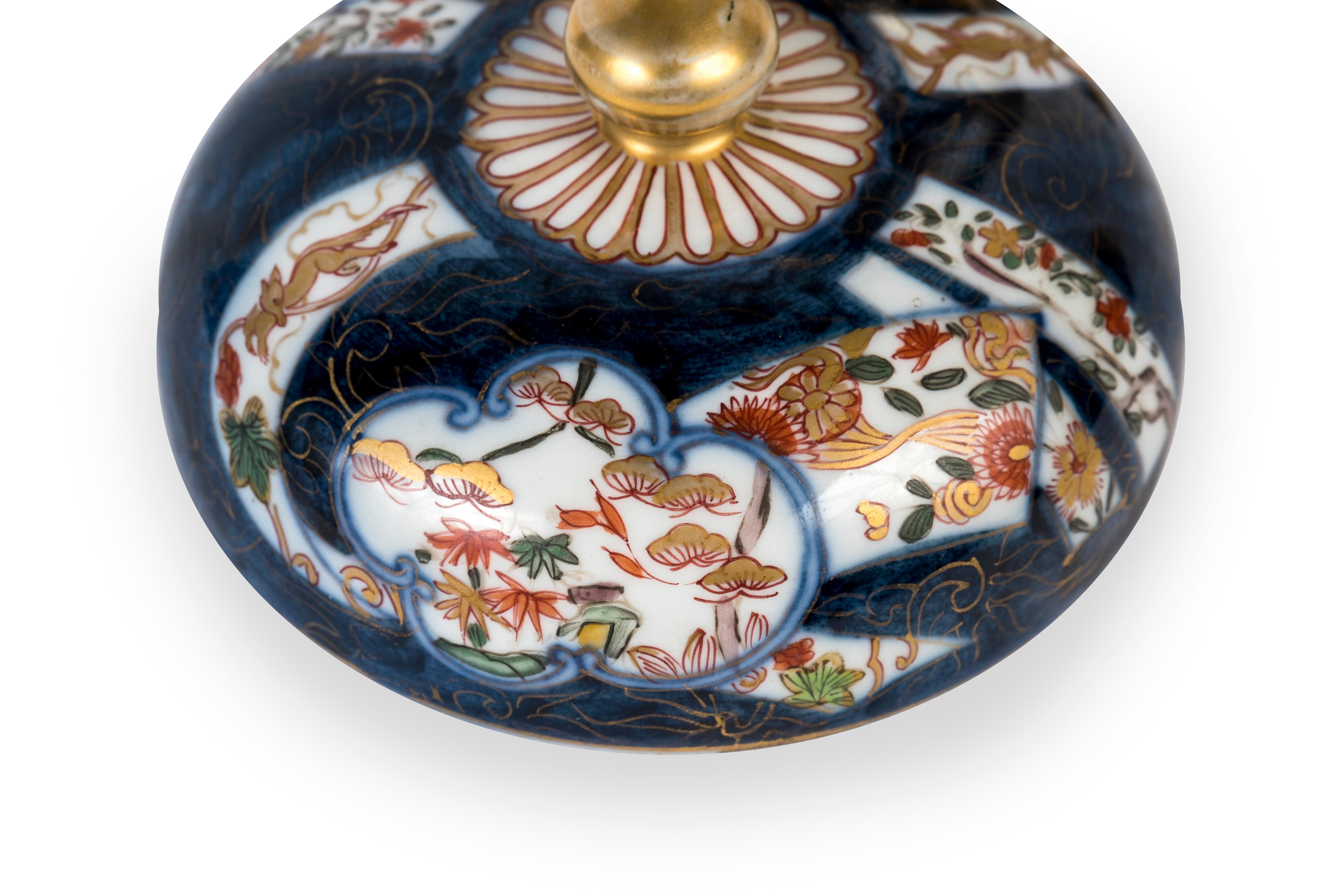 Mounted Imari Porcelain Perfume Fountain In Good Condition For Sale In PARIS, FR