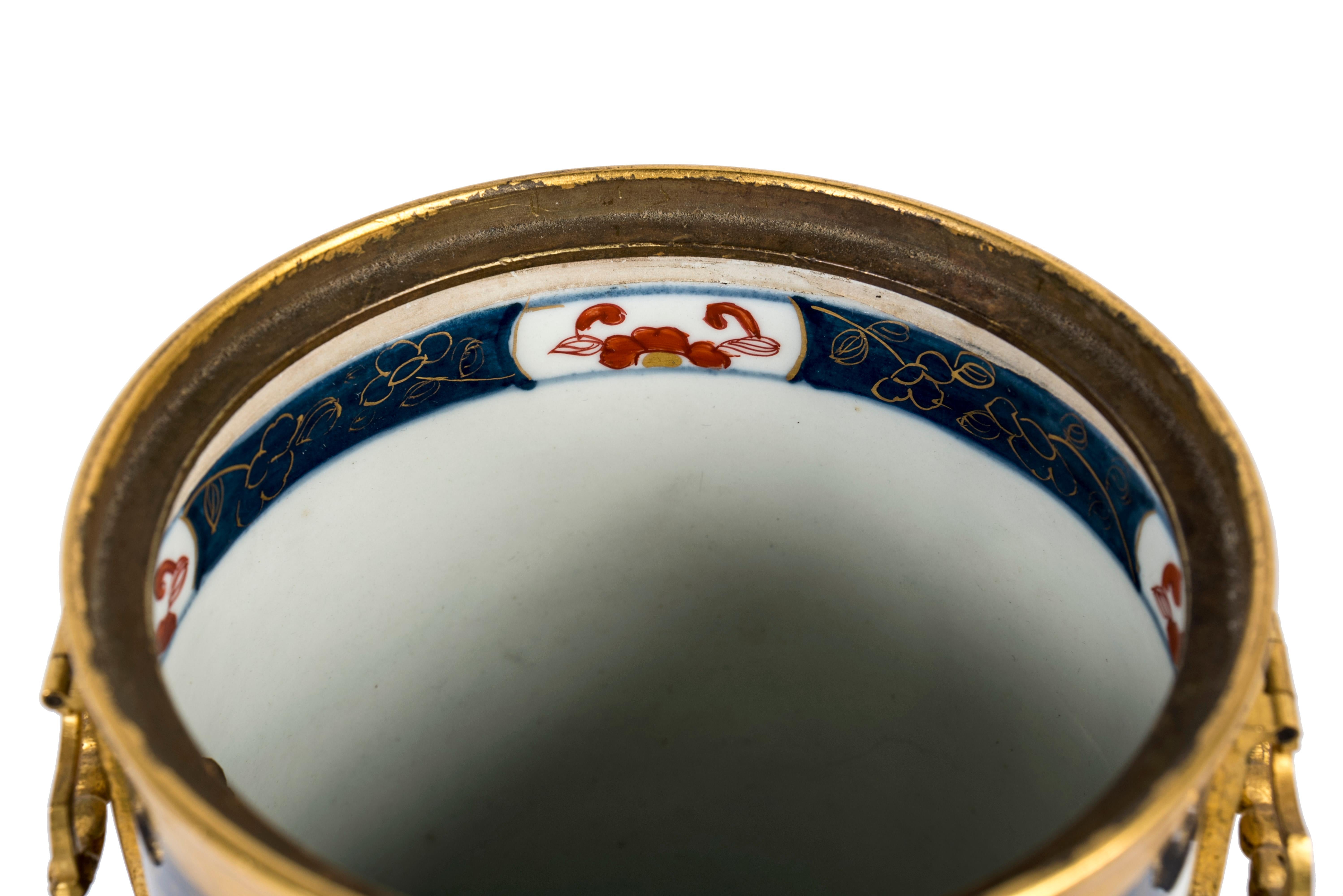 Montierter Imari Porcelain Parfüm-Brunnen (Bronze) im Angebot