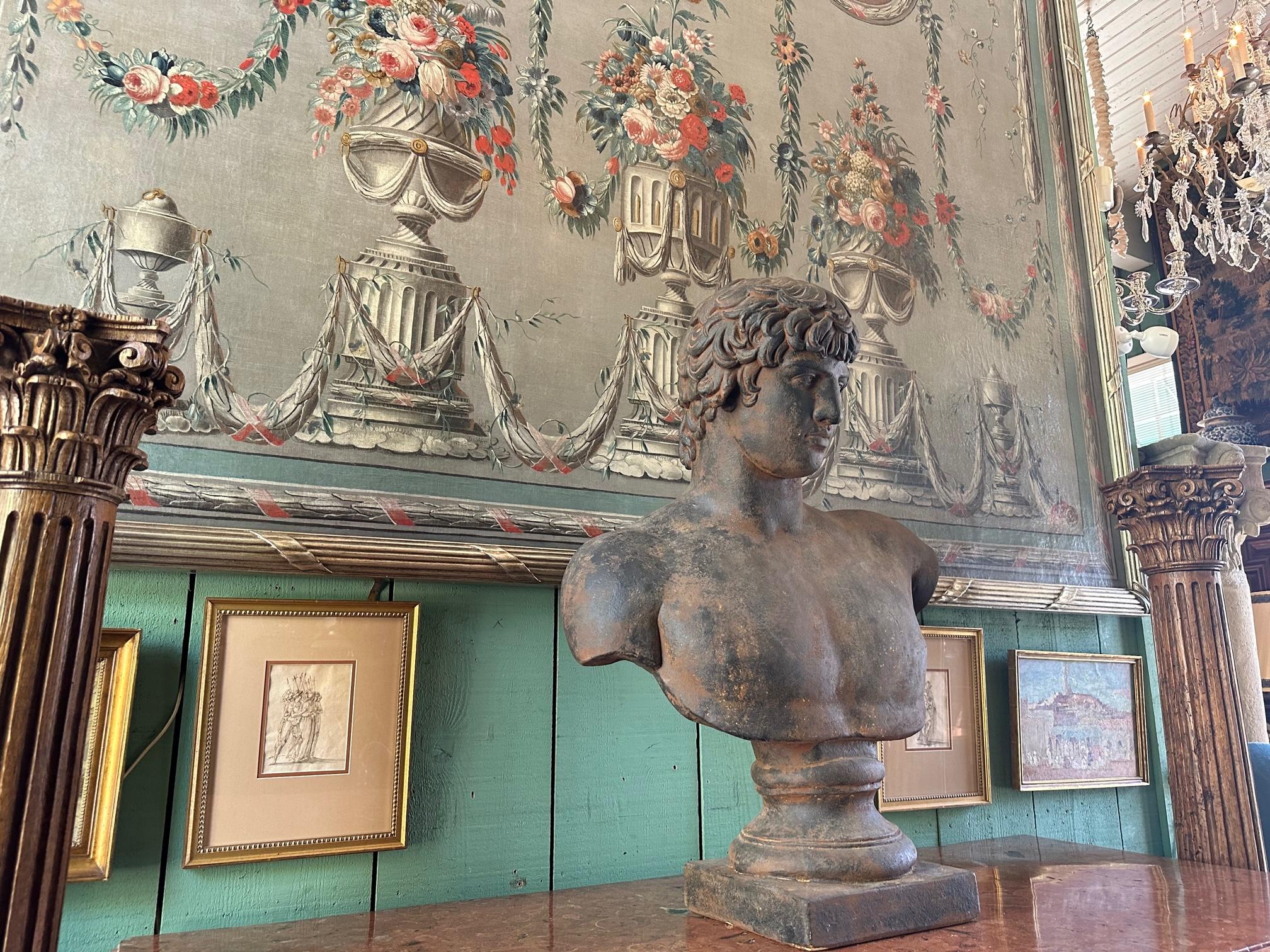 Busto Grande Montado Dios de la Belleza Estudio de Fundición de Antinoo en Escultura de Estilo Romano. Imponente gran estudio de fundición de Antinoo al estilo del busto encontrado en la Villa Adriana del Museo Vaticano. Así como El Busto en Via dei