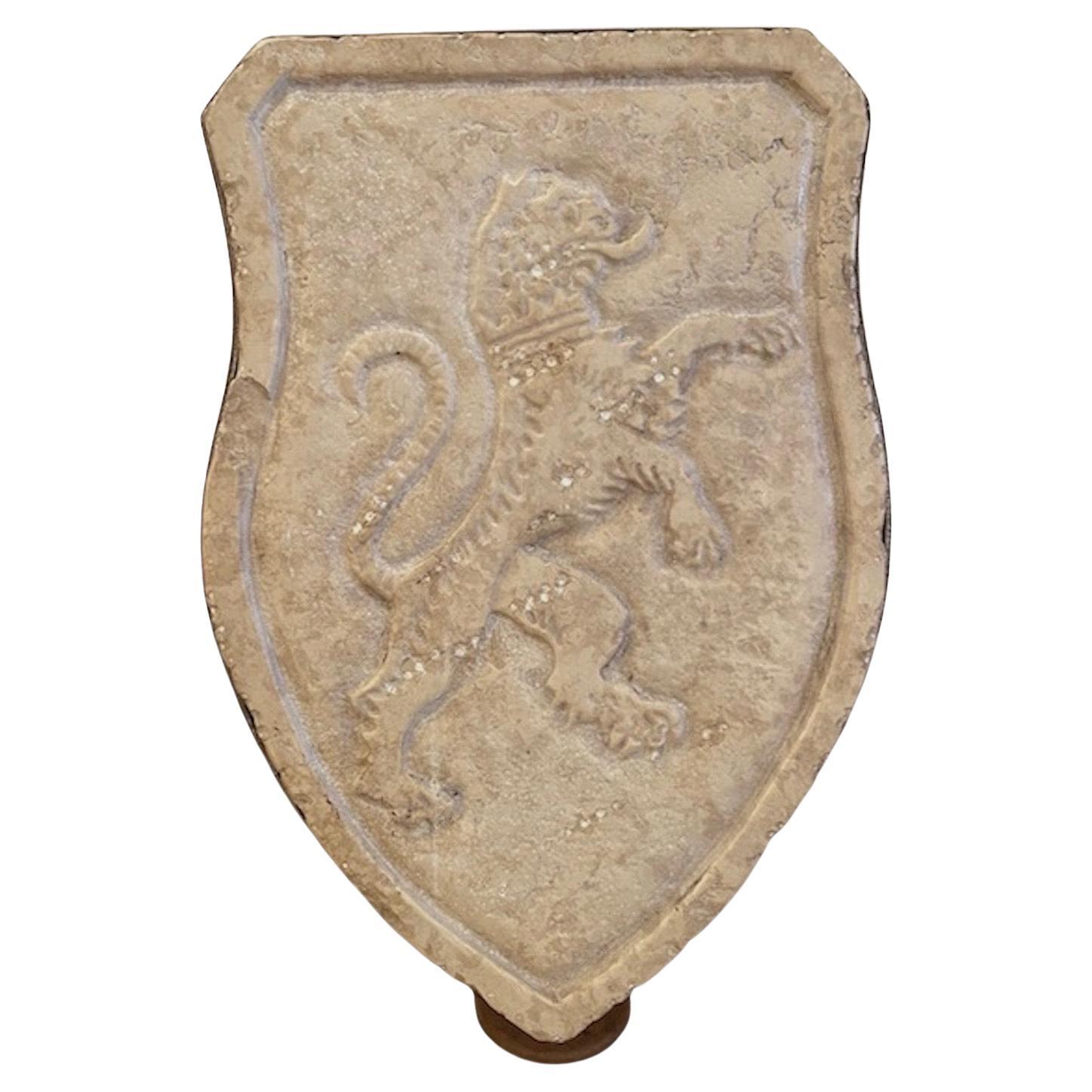 Hand carved marble shield with a rampant Baroque style lion in custom, later, iron 2
