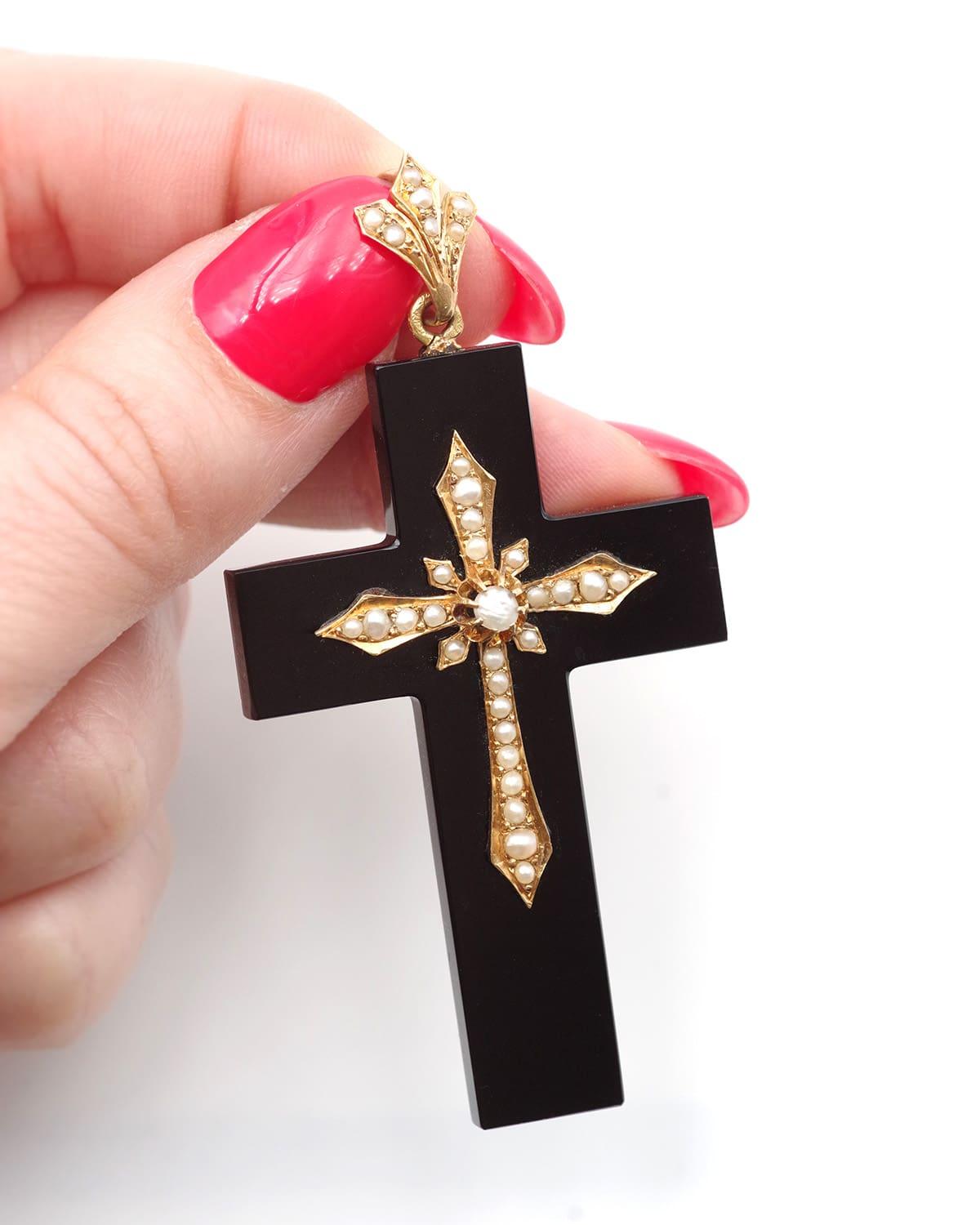 Uncut Mourning onyx cross pendant in 18k gold, French Victorian large cross onyx For Sale