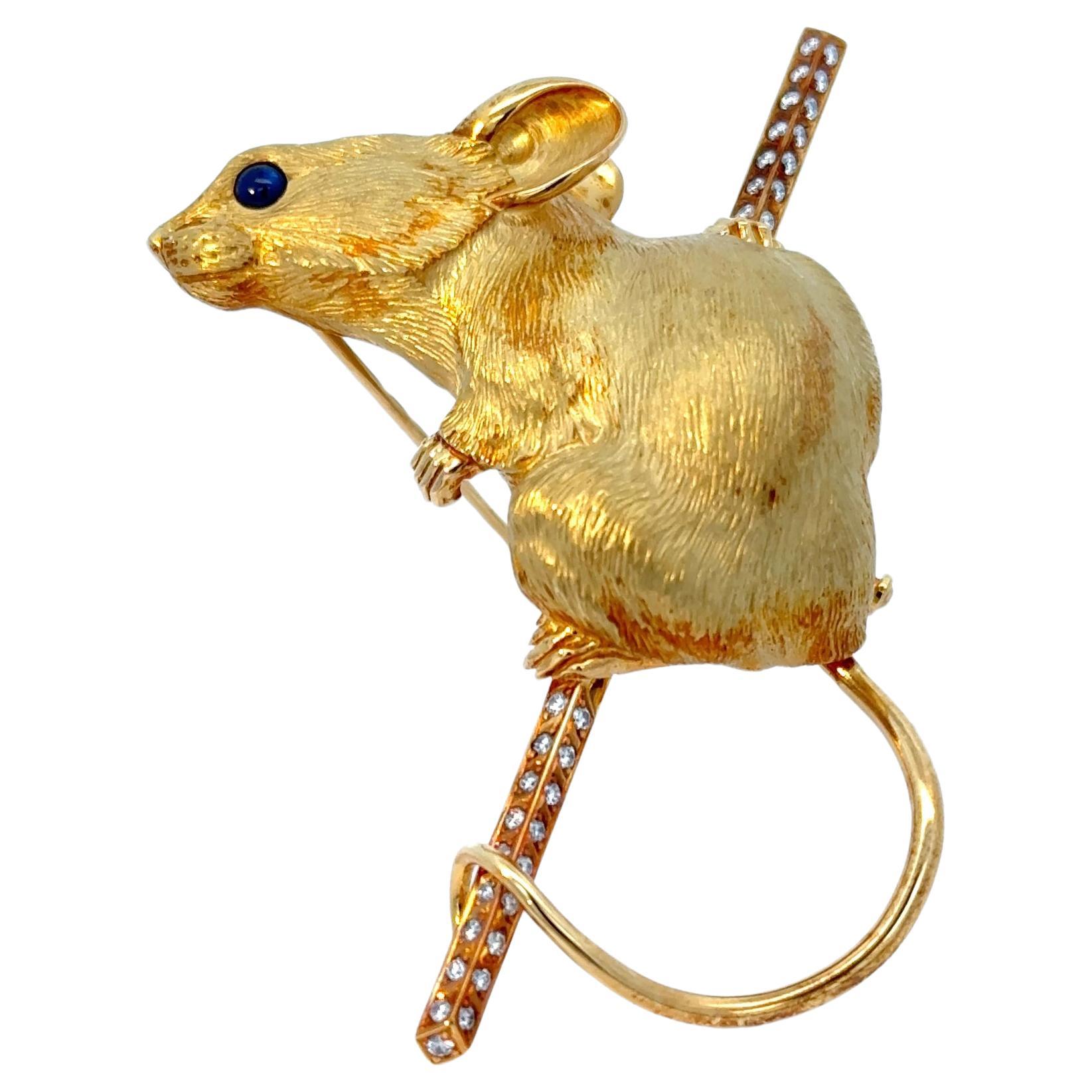 "Mouse" 18ct gold brooch For Sale