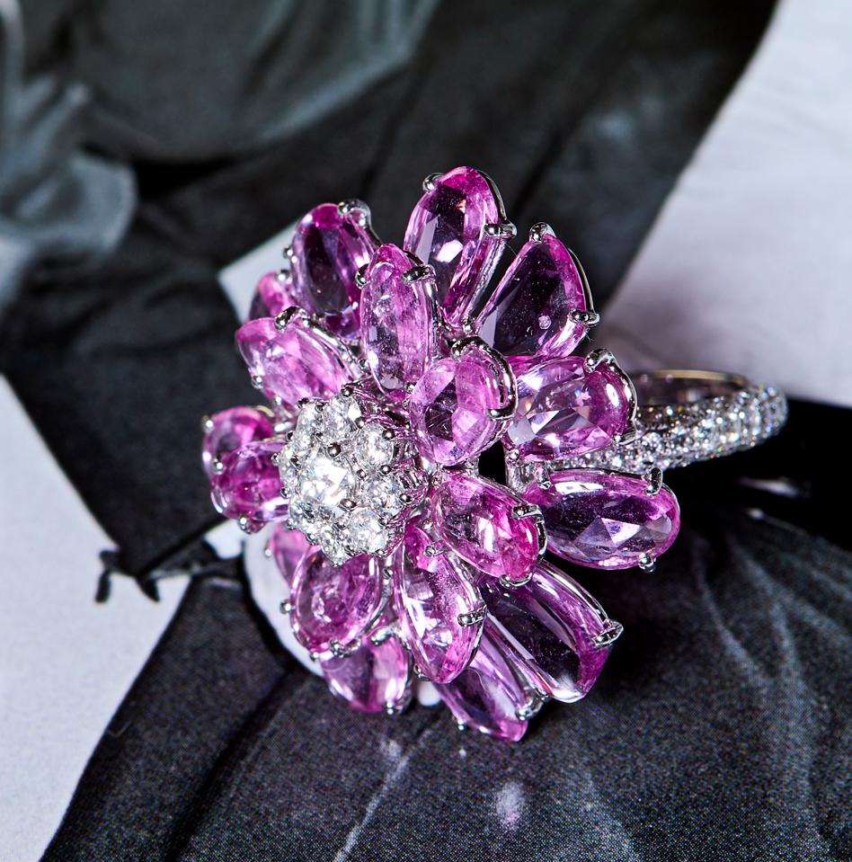 Moussaieff Blumenring mit rosa Saphir und Diamant Damen im Angebot