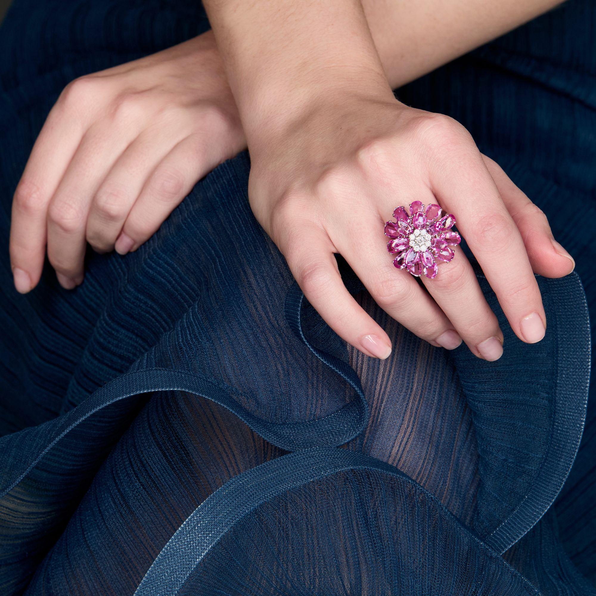 Moussaieff Blumenring mit rosa Saphir und Diamant im Angebot 1