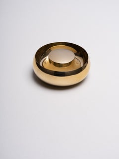 Cenicero de latón con bigote de J. Hill's Standard