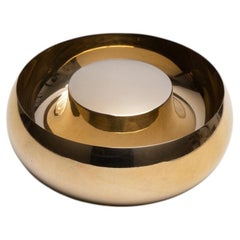 Cenicero de latón con bigote de J. Hill's Standard