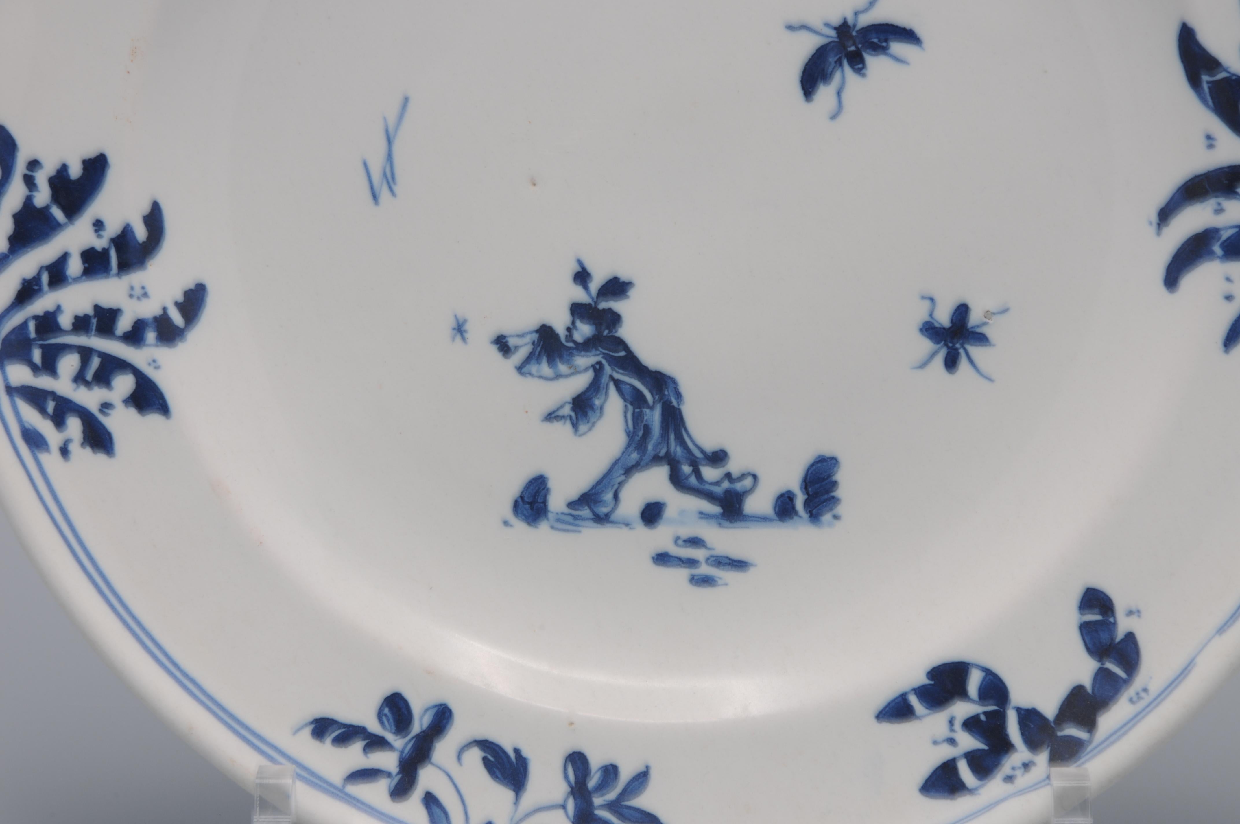 assiette moustier bleu
