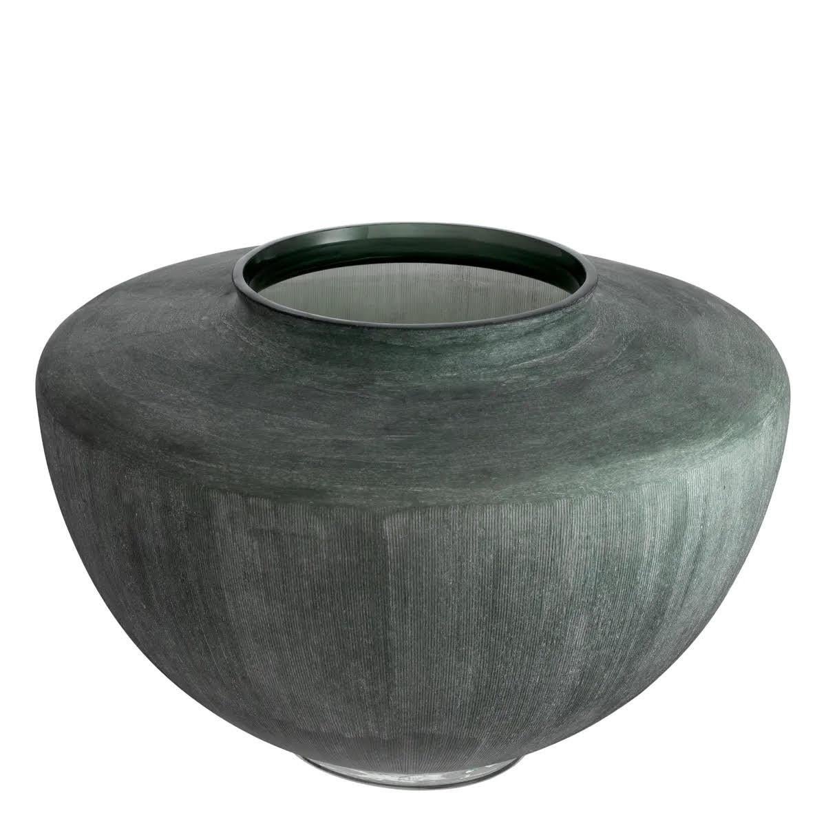 Moderne Vase en verre soufflé à la bouche et travaillé à la main, de couleur verte. en vente