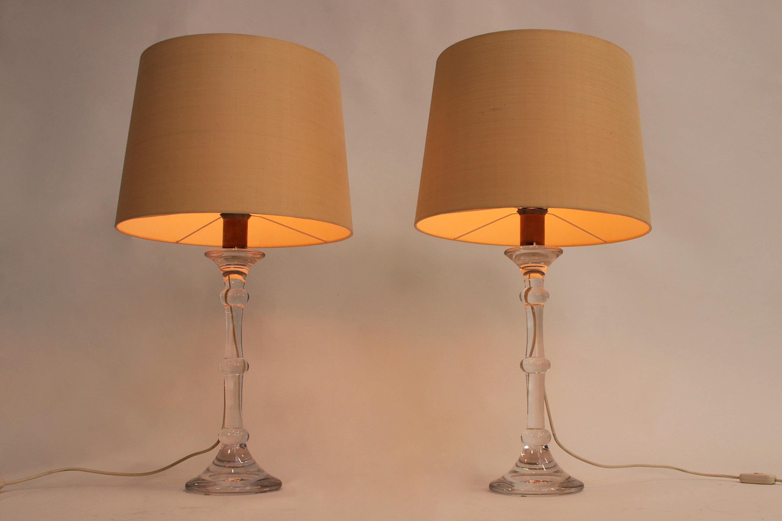 German Ingo Maurer, Glass Table lampst with cream lampshades 1960 Mouth-blown For Sale