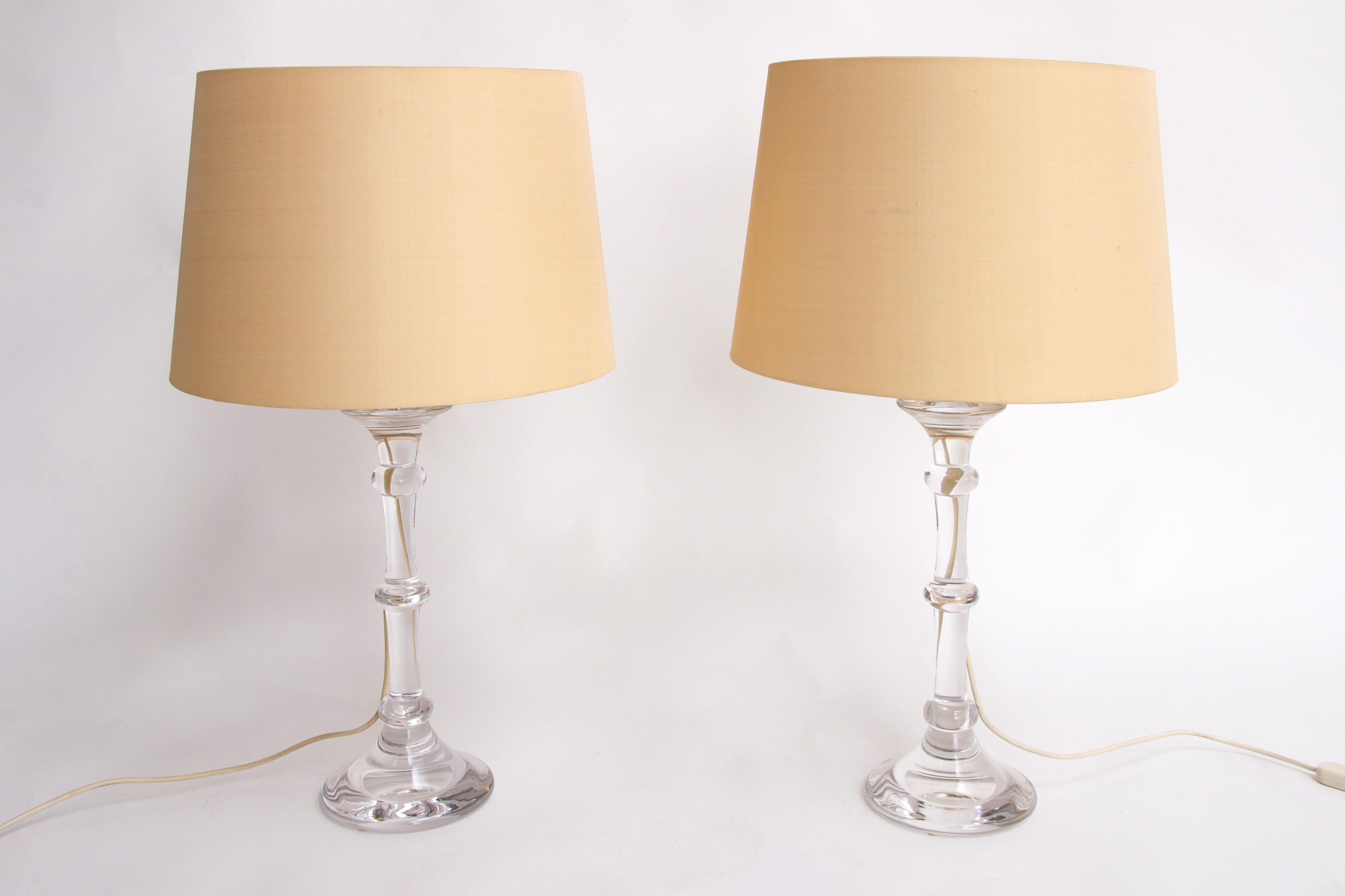 Ingo Maurer, Glass Table lampst with cream lampshades 1960 Mouth-blown In Good Condition For Sale In Oostrum-Venray, NL