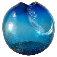 Jarrón de vidrio soplado azul craquelado "Model Rock" de Kate Hume Circa 1998