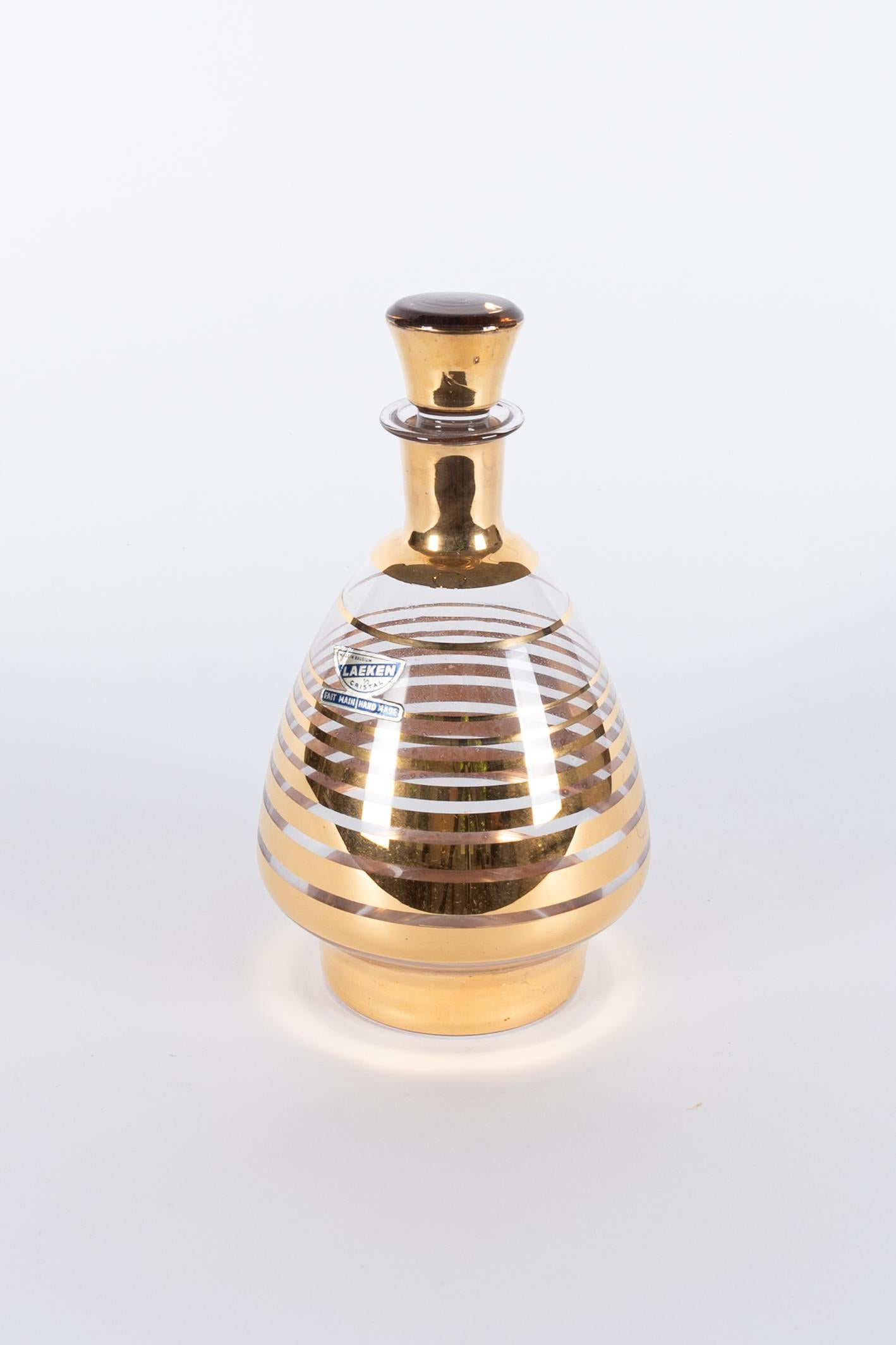 Ce joli set provient des Verreries de Laeken, un studio de verre actif à Laeken (Bruxelles) entre 1849 et 1954. Cet ensemble se compose d'une carafe et de 6 verres et est vendu en tant que tel. 
