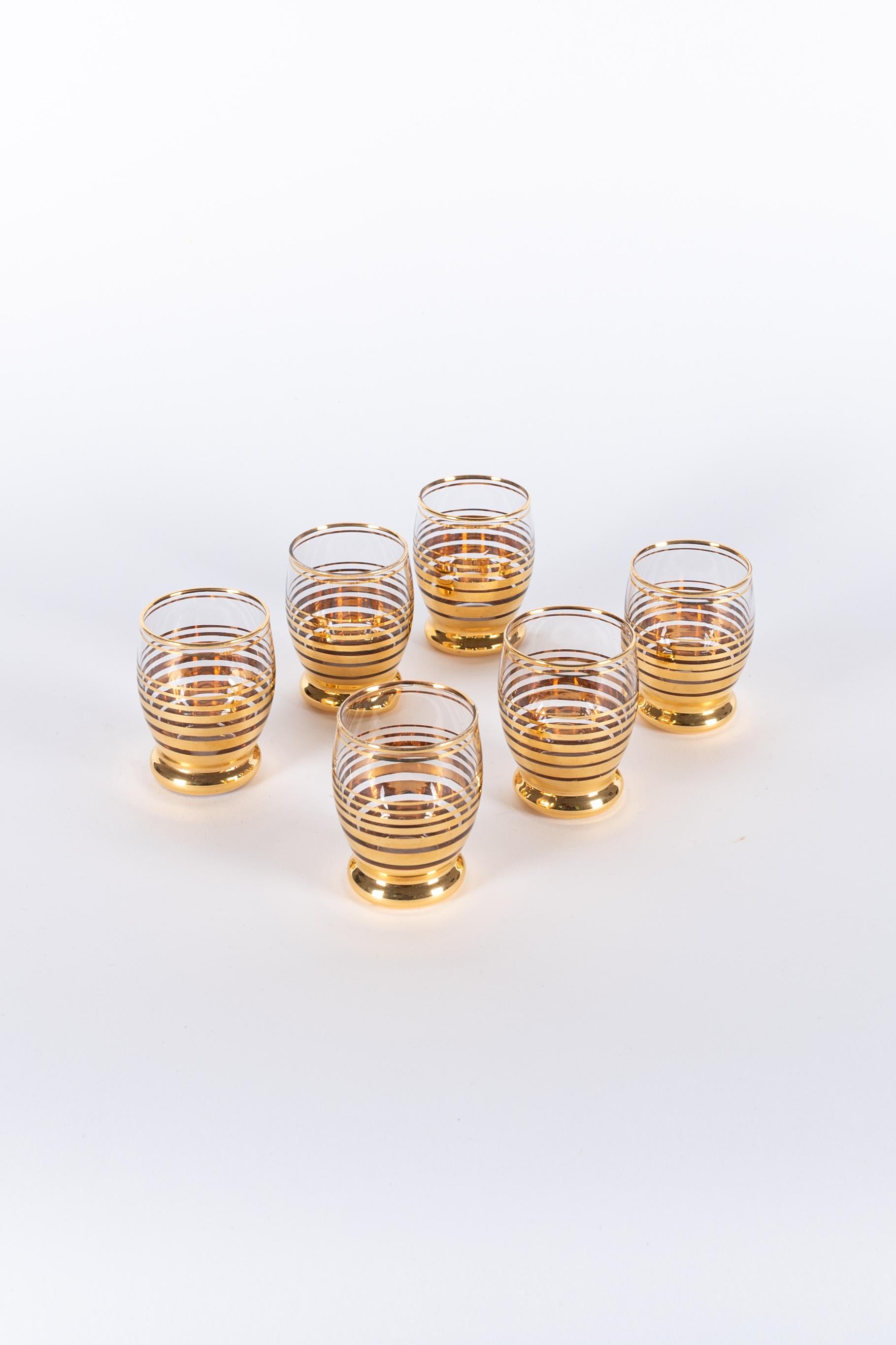 Belge Service à liqueurs soufflé à la bouche (carafe et verres) par les Verreries de Laeken en vente