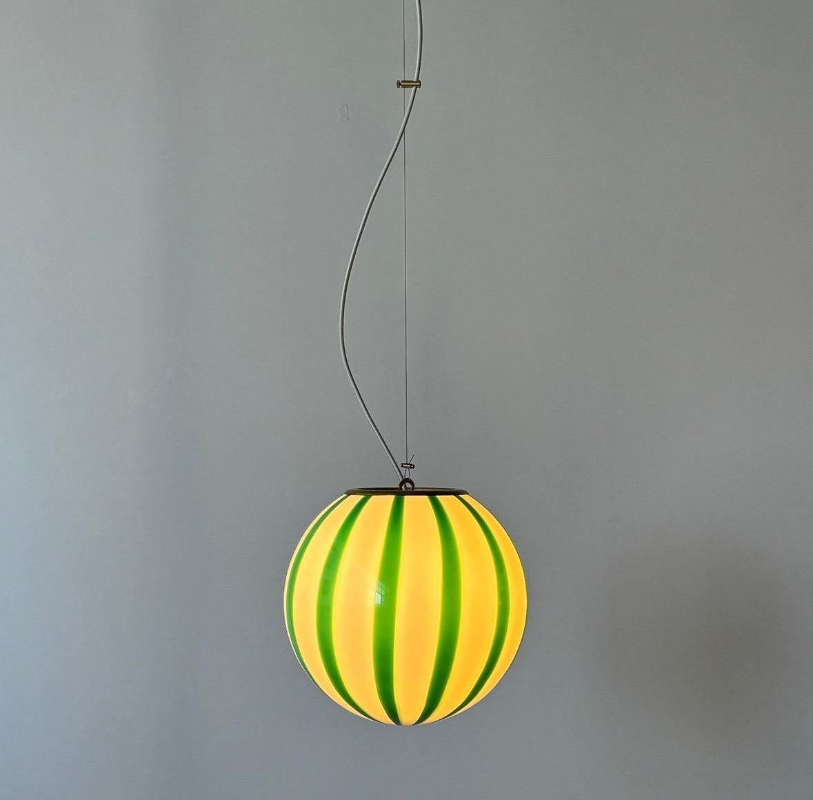 Hängeleuchte aus mundgeblasenem Murano mit grünen Streifen, hergestellt auf der Insel Murano, Italien im Angebot 1