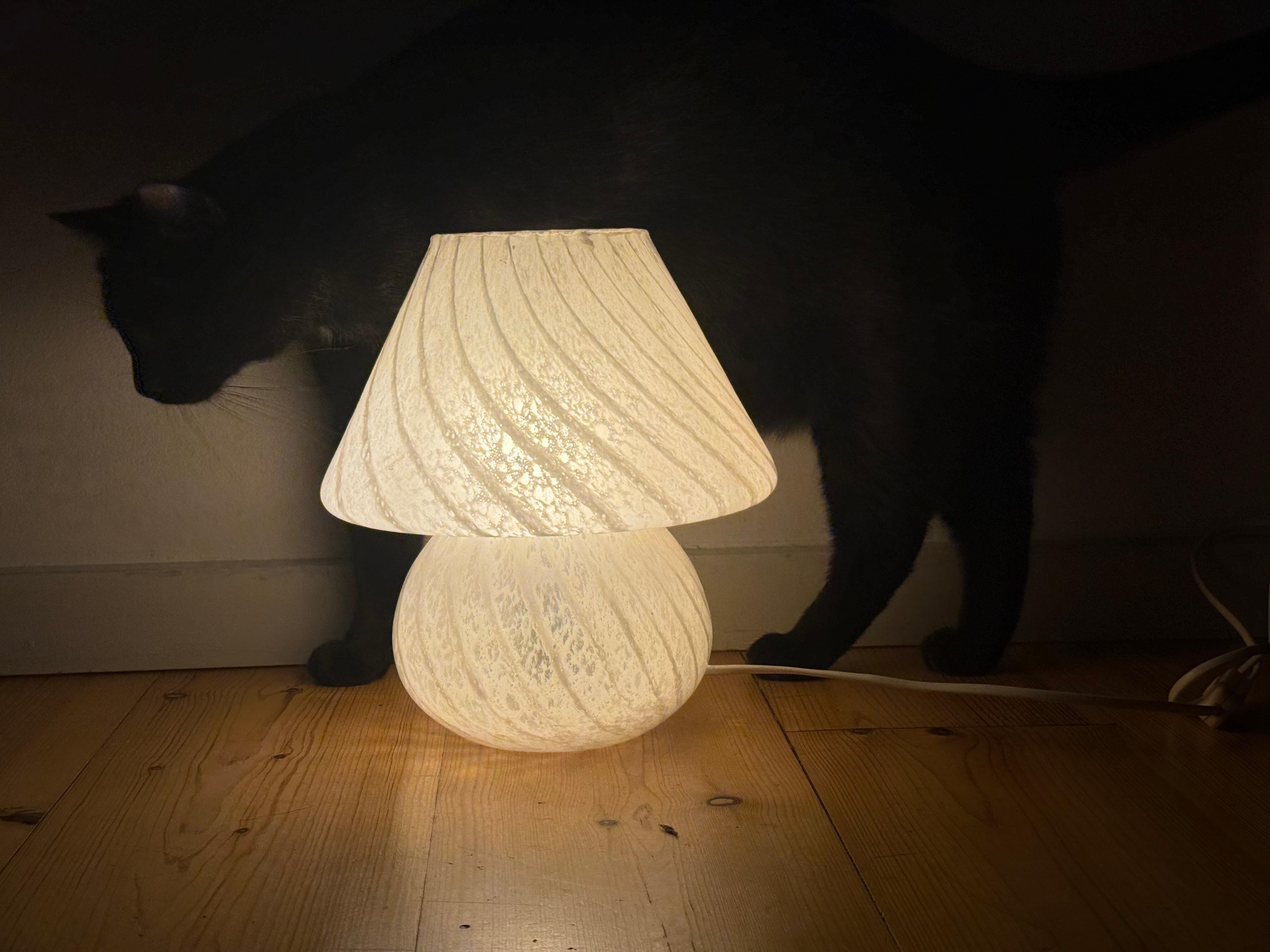 Fin du 20e siècle Lampe murano en forme de champignon soufflé à la bouche, Italie, années 1970, design de l'âge de l'espace. en vente