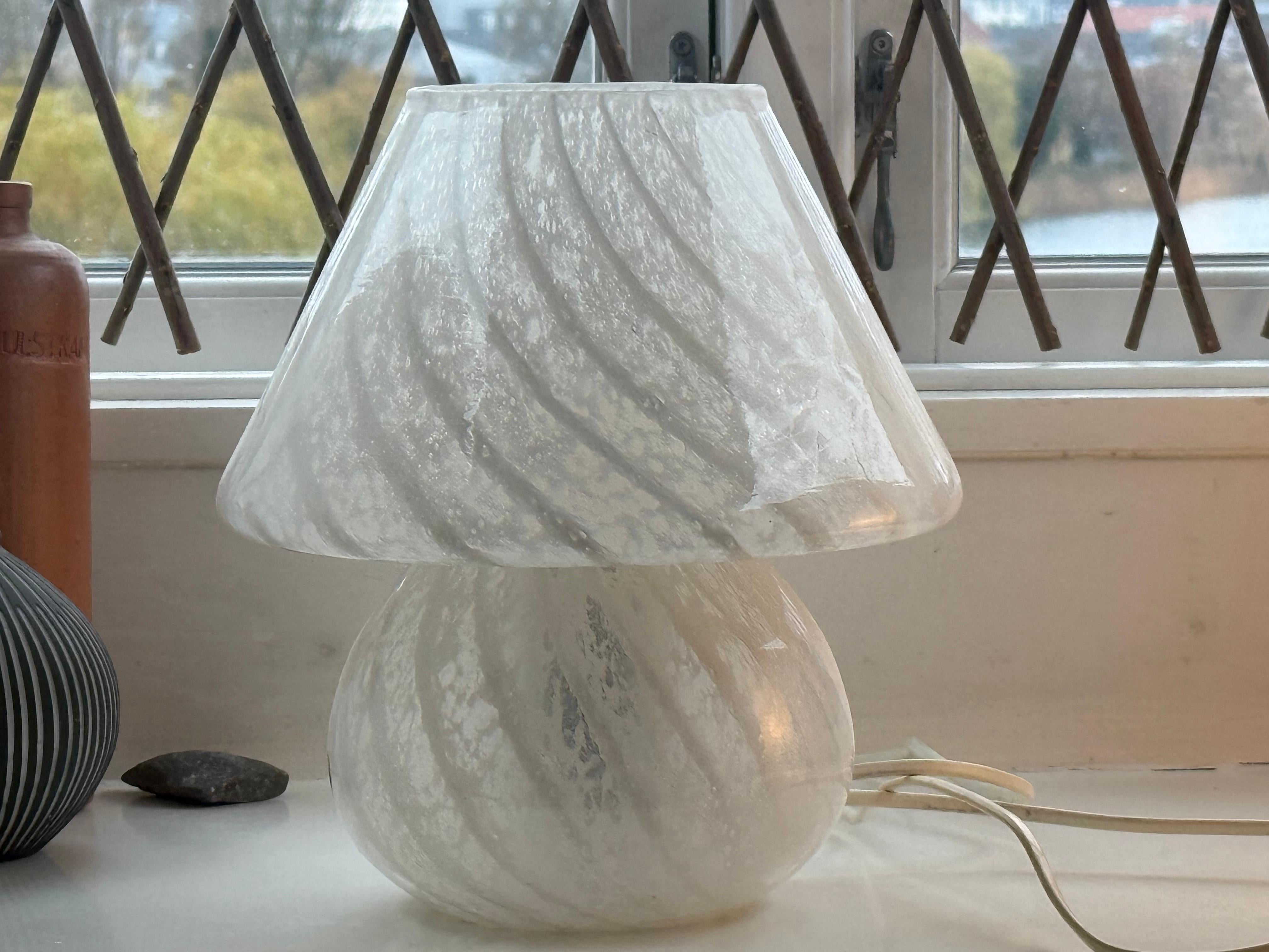 Lampe murano en forme de champignon soufflé à la bouche, Italie, années 1970, design de l'âge de l'espace. en vente 1