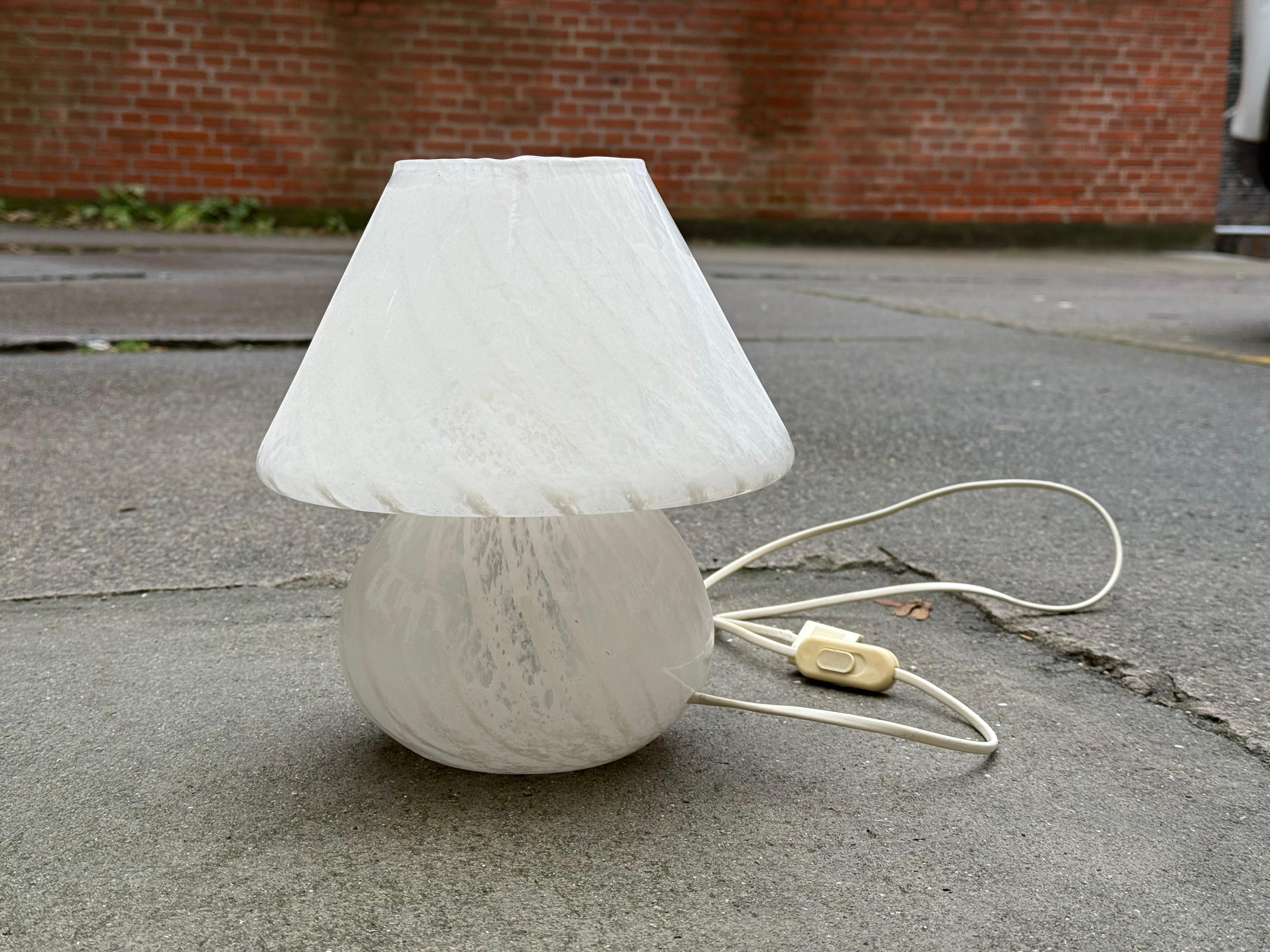 Lampe murano en forme de champignon soufflé à la bouche, Italie, années 1970, design de l'âge de l'espace. en vente 2