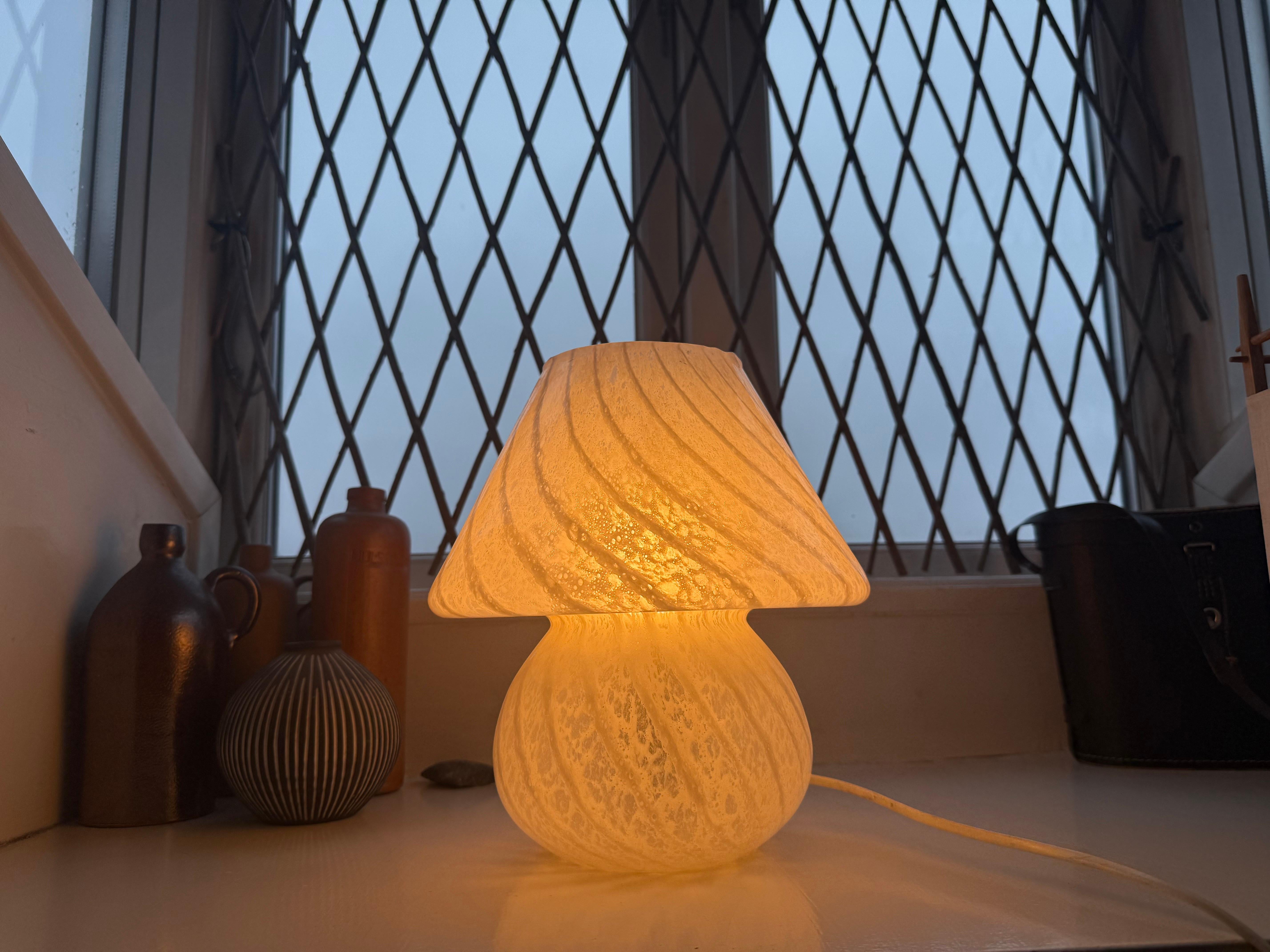 Lampe murano en forme de champignon soufflé à la bouche, Italie, années 1970, design de l'âge de l'espace. en vente 3