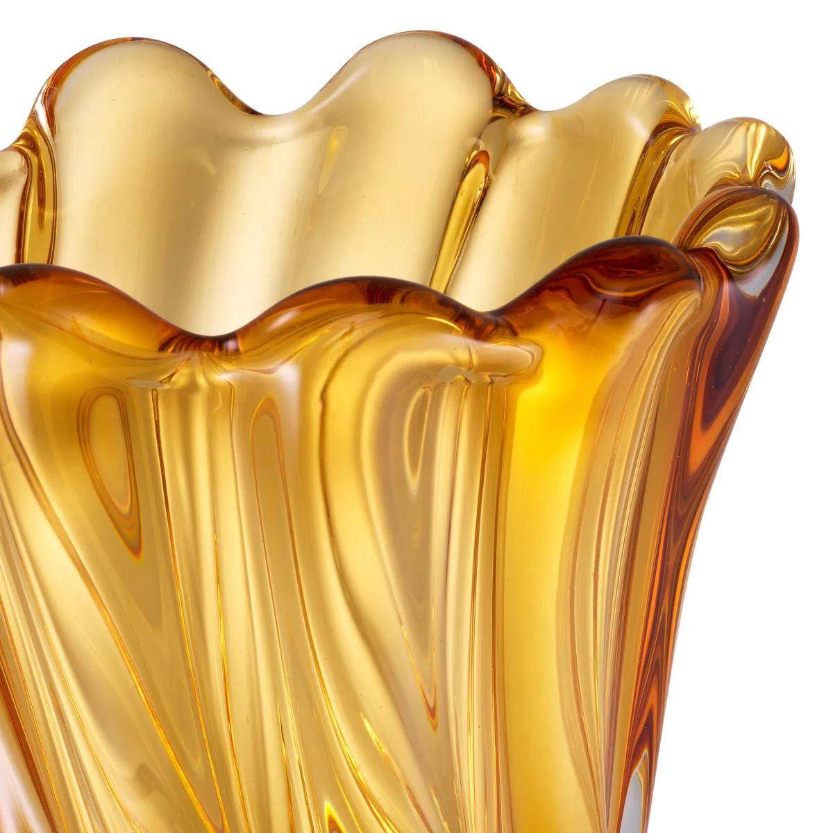 Francese Vaso di vetro giallo soffiato a bocca. in vendita