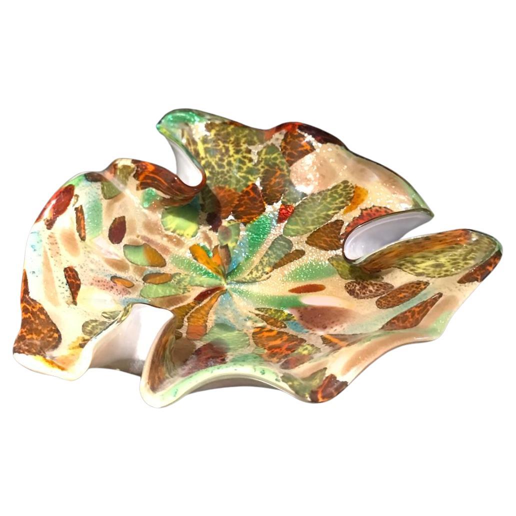 20ième siècle Plat en verre d'art de Murano soufflé à la bouche avec forme asymétrique et mutil en vente