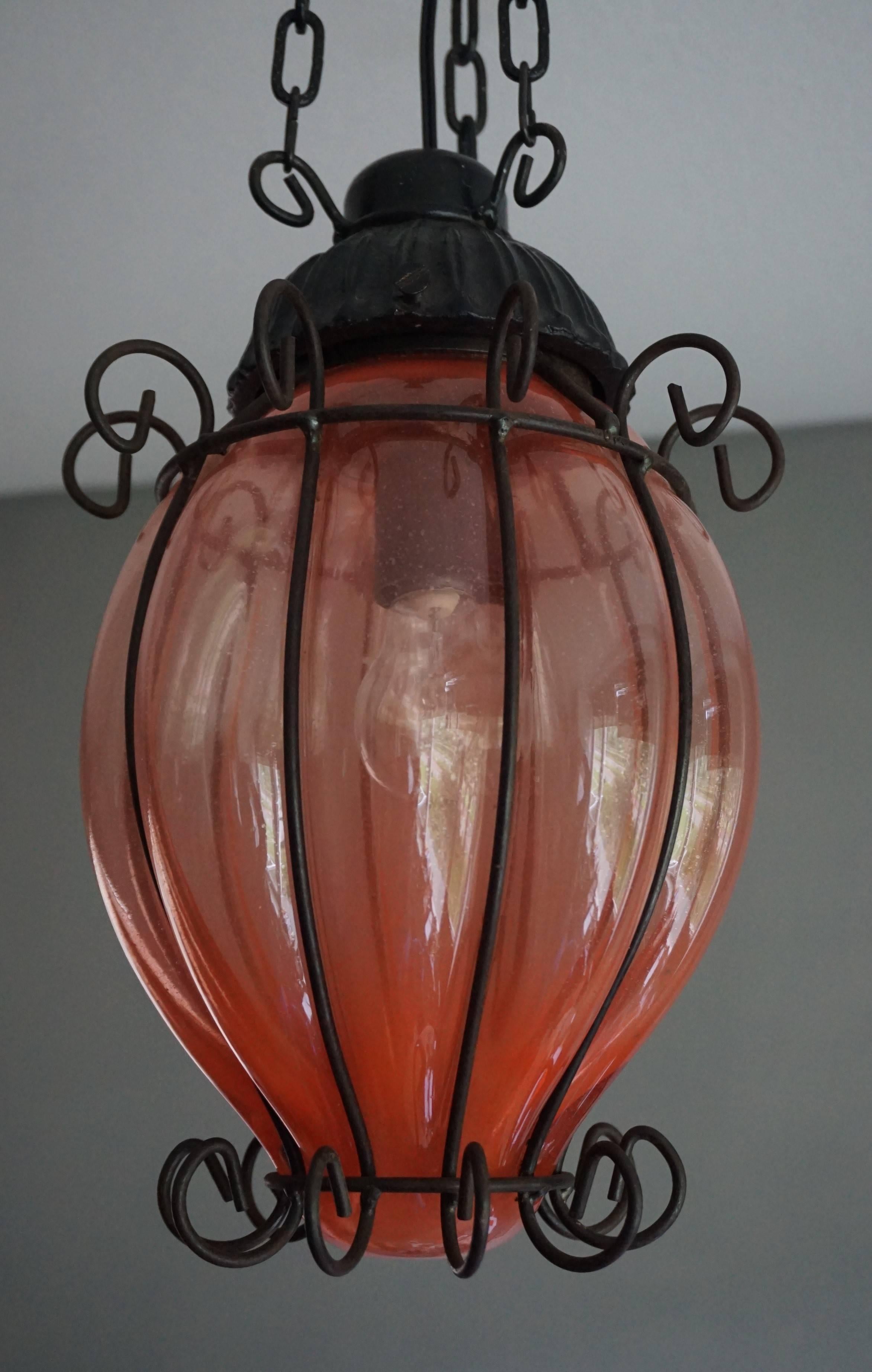 Lampe à suspension vintage en verre vénitien de Murano soufflé à la bouche, coloré et épais, vers 1950 Bon état - En vente à Lisse, NL