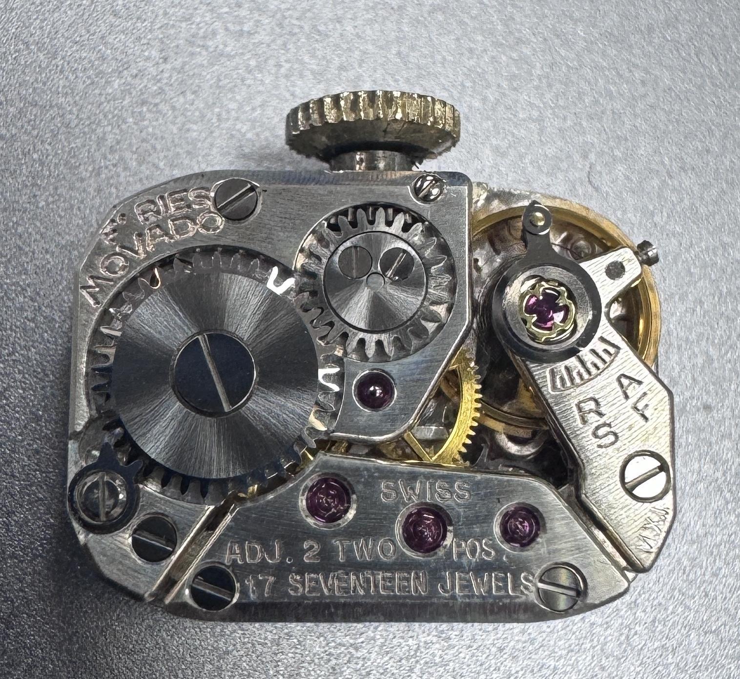 Orologio da donna Movado con quadrante nascosto in oro giallo 14k con diamanti e zaffiri in vendita 5