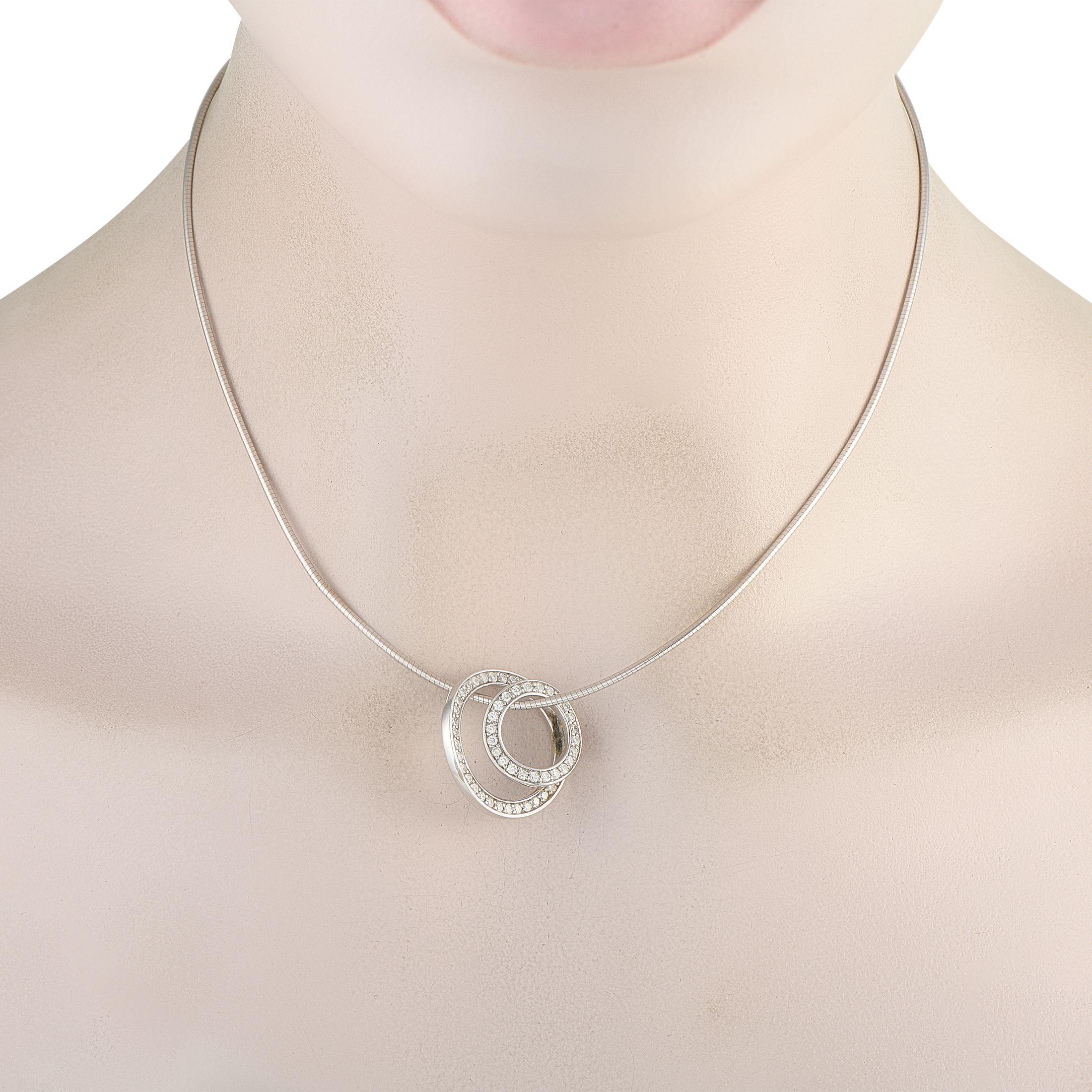 Chiunque abbia un'estetica minimalista apprezzerà la semplicità di questa collana Movado. I due ciondoli circolari di questo pezzo prendono vita grazie ai diamanti incastonati per un peso totale di 0,75 carati. Realizzati in oro bianco 18 carati, i