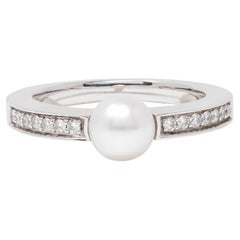 Movado 2000's Diamond Pearl 18 Karat White Gold Contemporary Statement Ring