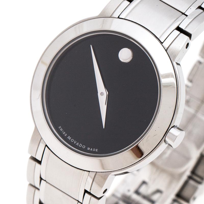 Built to assist you every day, this Movado wristwatch comes made from stainless steel. It follows a quartz movement and features a plain black dial with the signature Movado dot at the 12 o'clock position and two sharp hands. The bezel is smooth and