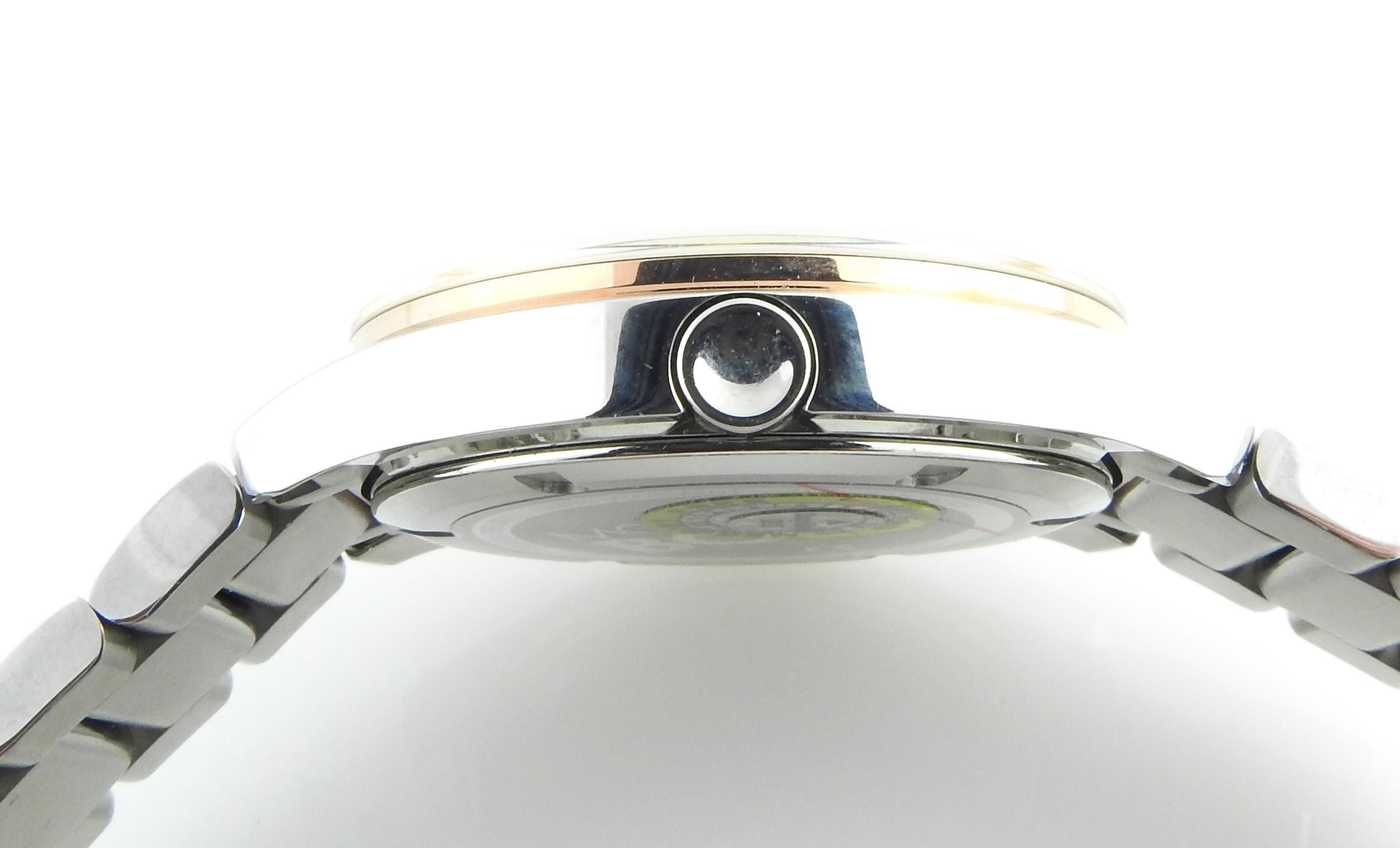 Movado Bold Edelstahl zweifarbige Damenuhr in Rosen- und Silbertönen in Schachtel 4