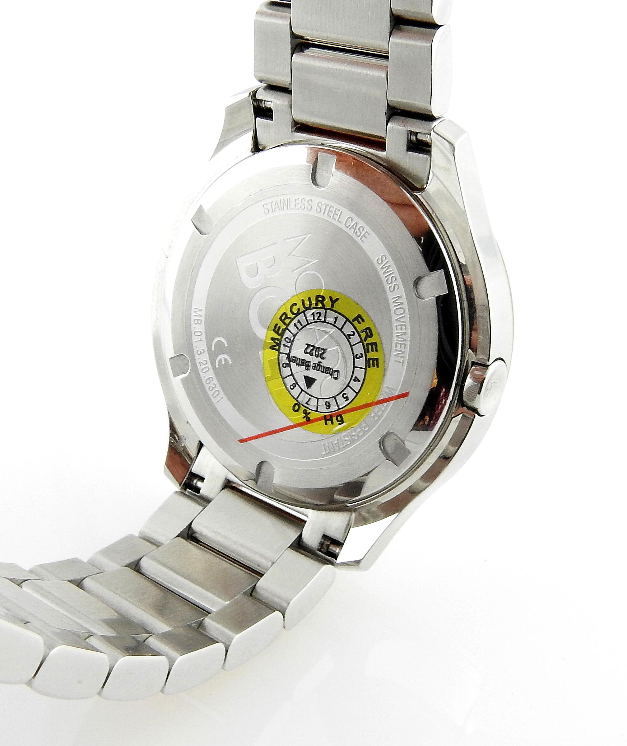 Movado Bold Edelstahl zweifarbige Damenuhr in Rosen- und Silbertönen in Schachtel 5