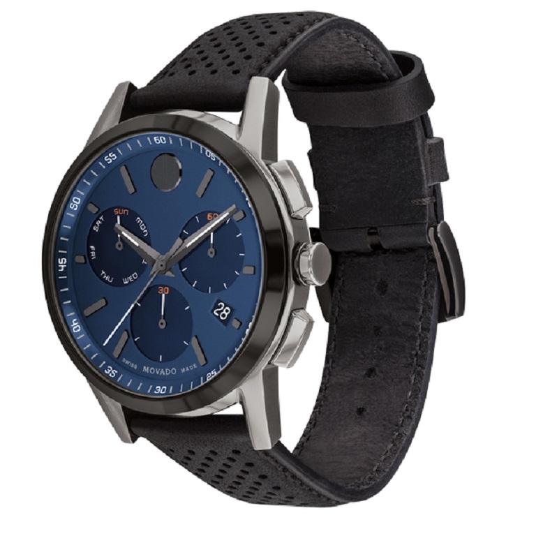 Movado Museum Sport 43mm Blue Dial Leather Strap Men's Watch 607475

Movado Museum Sport Chronograph, 43 mm gunmetal PVD-finished stainless steel case with black PVD-finished bezel. Features a blue chronograph dial and black perforated leather