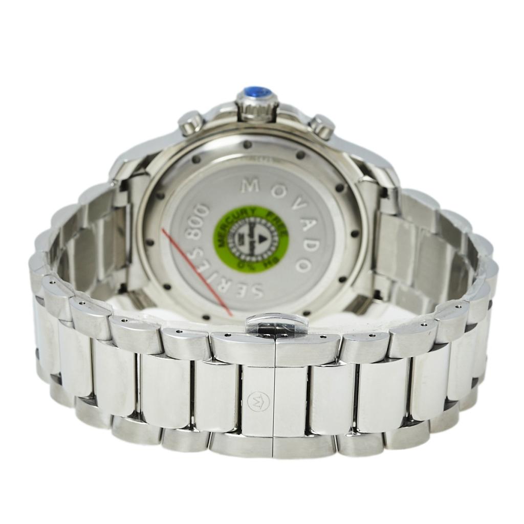 Made to complement your everyday style and keep you on time, this Movado Series 800 wristwatch comes crafted using stainless steel. The men's quartz watch is water-resistant up to whopping 200 meters and is held by a link bracelet secured by a