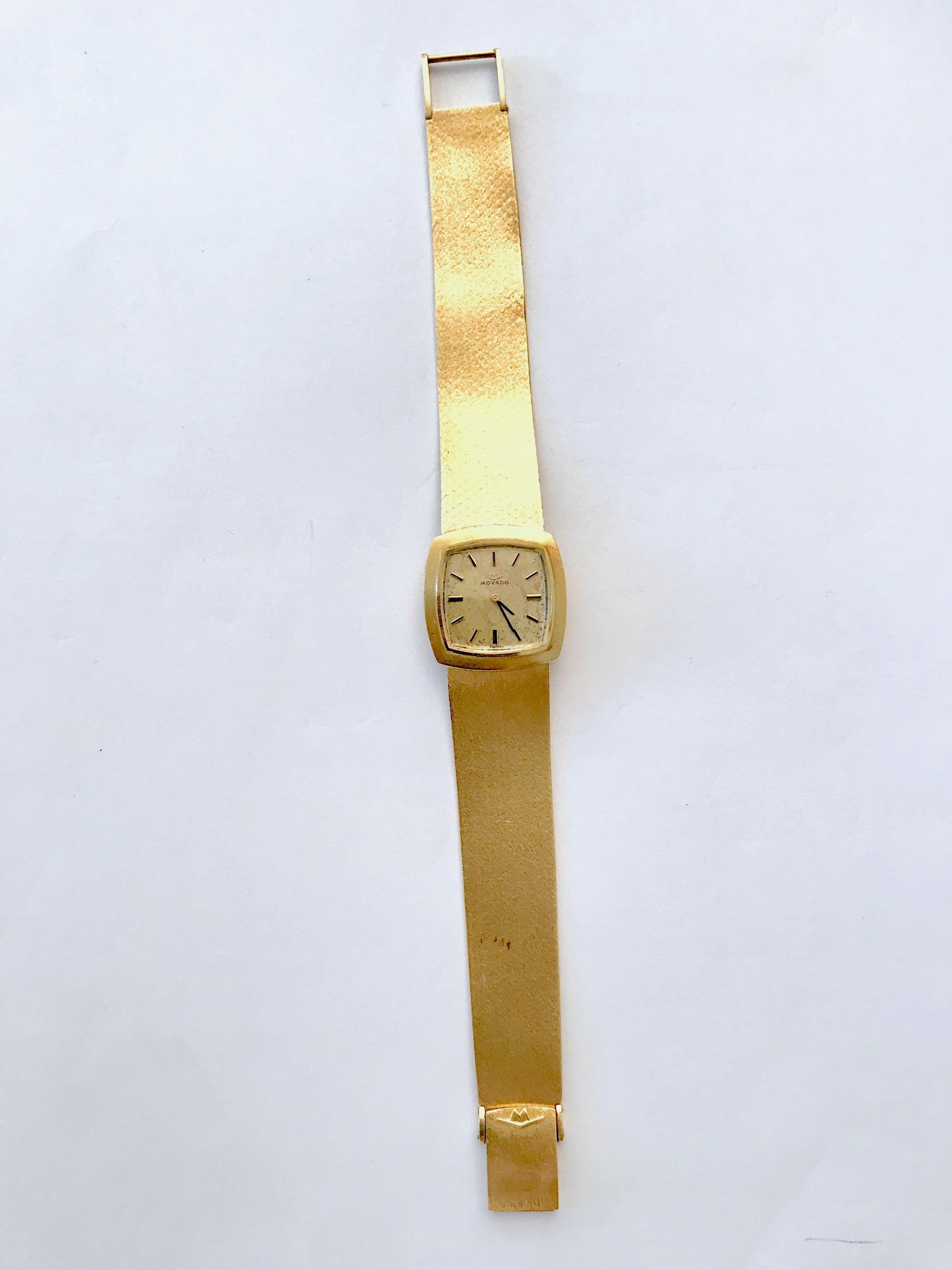 MOVADO Mechanical lady's watch from the Movado brand in 18-carat yellow gold circa 1960
Original ribbon bracelet in 18k satin yellow gold. Original mechanism. The watch is in working condition. 
The bottom of the dial is pitted.
Length: 17.5 to 18