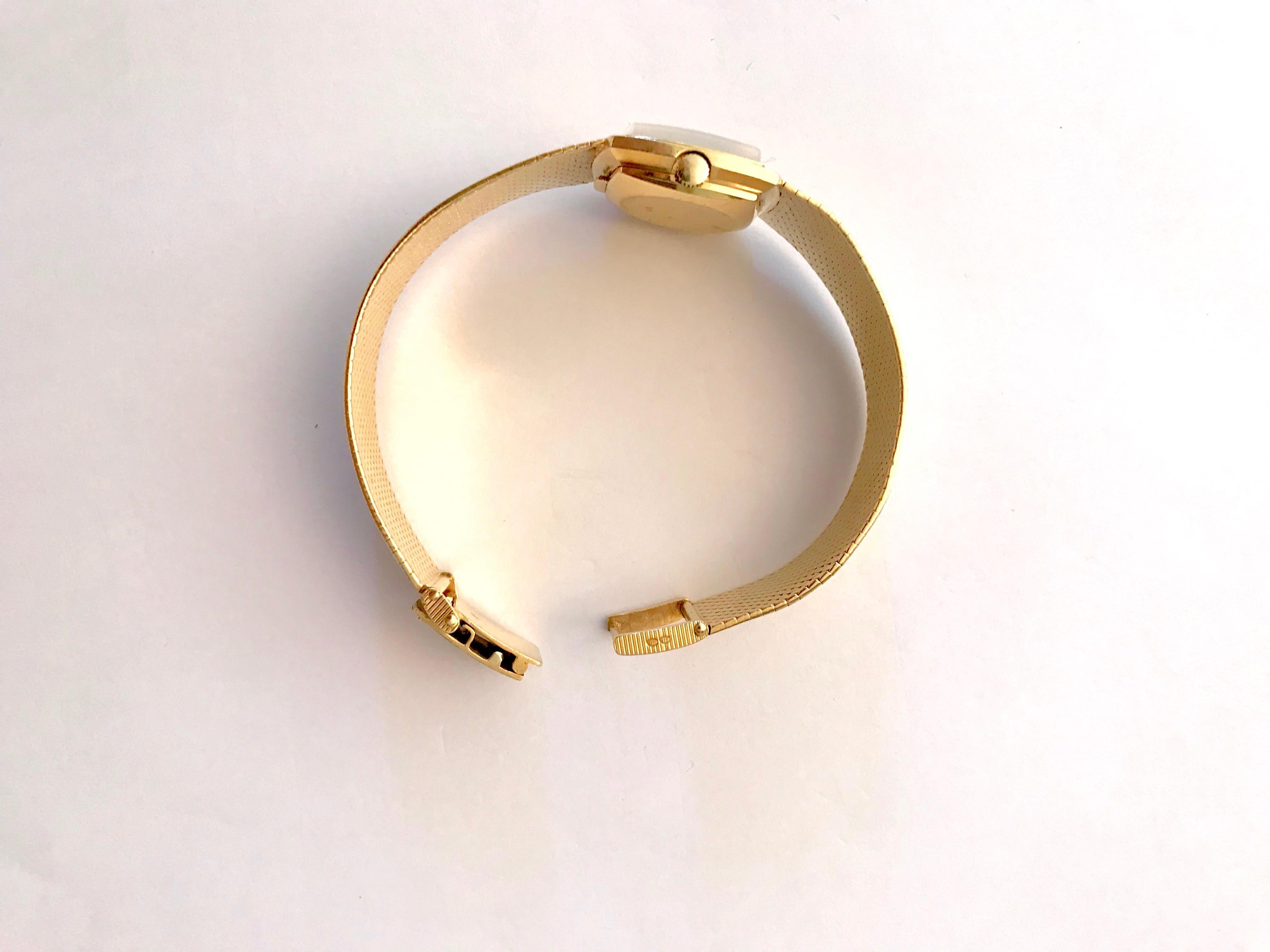 MOVADO Vintage Woman Watch in 18K Yellow Gold, Circa 1960 In Good Condition For Sale In Paris, FR