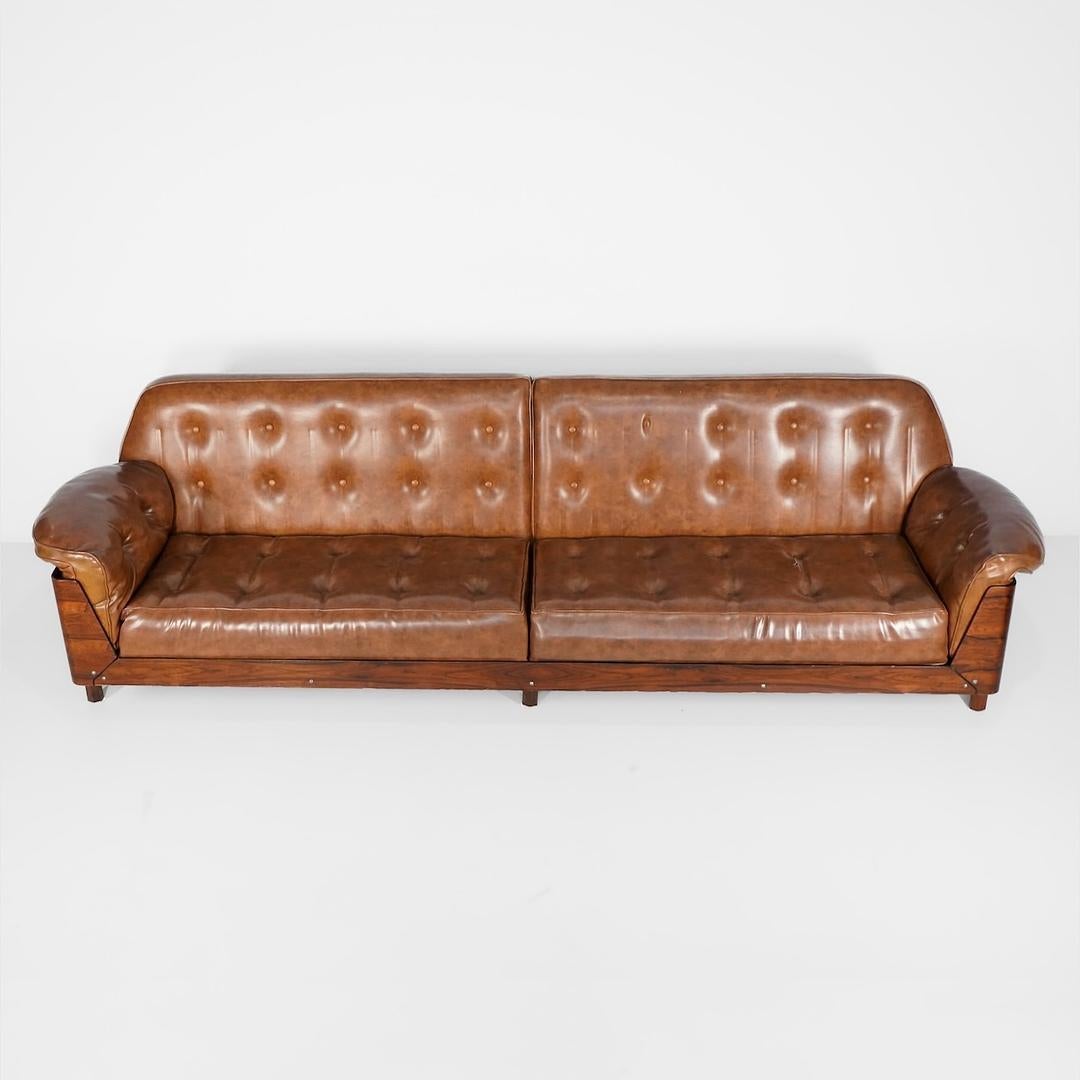 Sofá 'Móveis Bertomeu' de palisandro - Brasil 1960 en Bastante bueno estado para la venta en Curitiba, PR