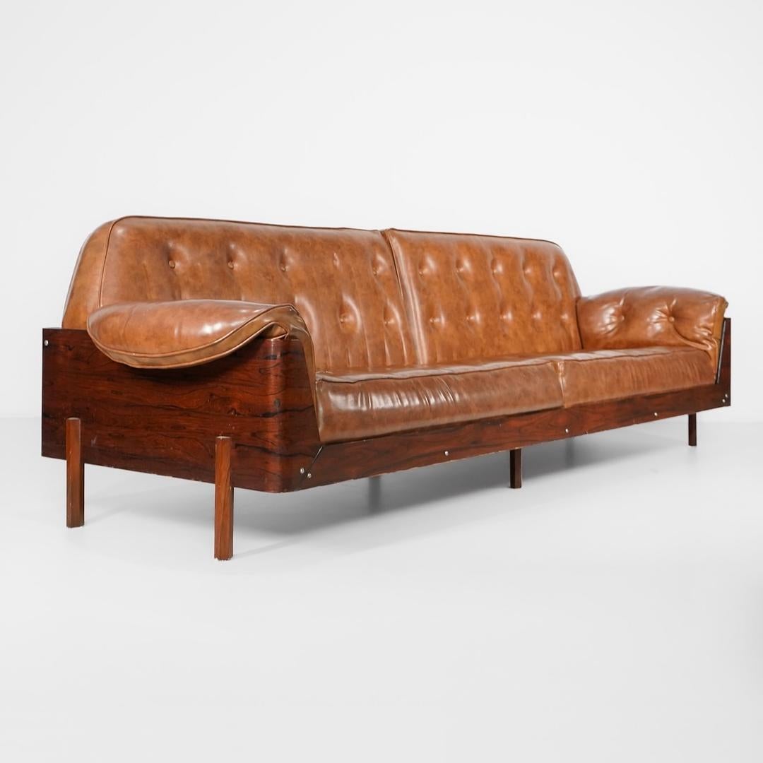 Sofá 'Móveis Bertomeu' de palisandro - Brasil 1960 Palo de rosa en venta