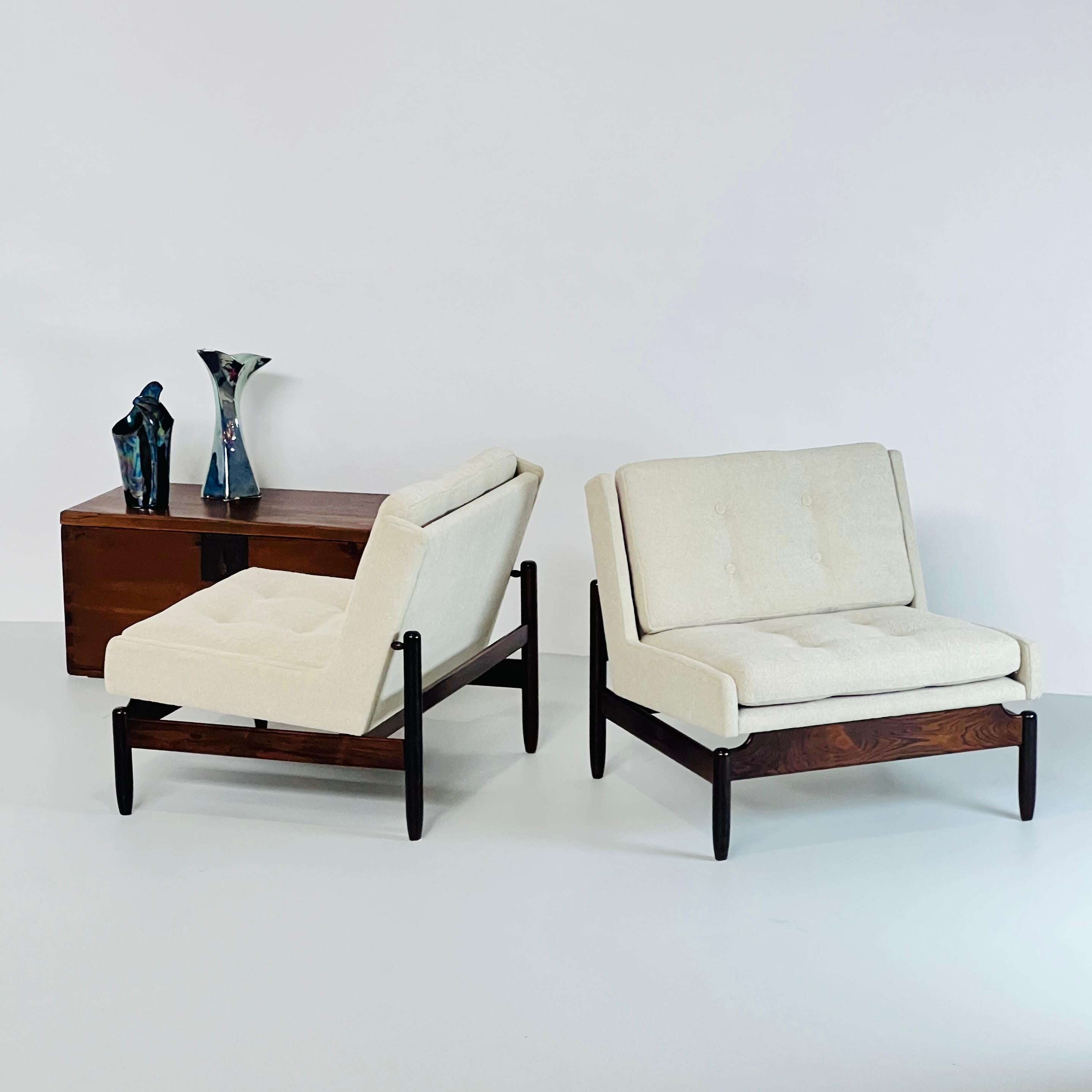 Brazilian Móveis Cantù Designer Jorge Jabour Mauad Pair of Solid Rosewood Lounge Chairs